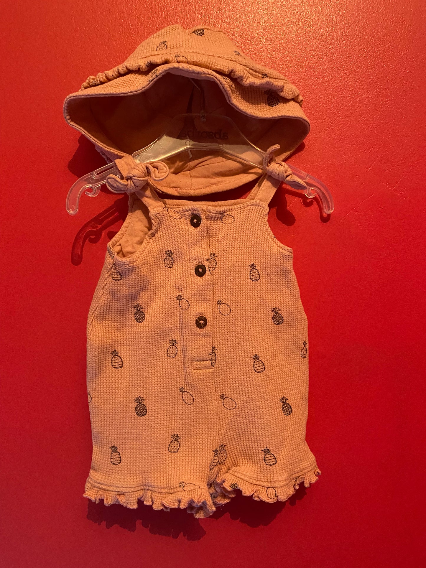 Combinaison rose à motifs + chapeau – Kiabi – 3 mois