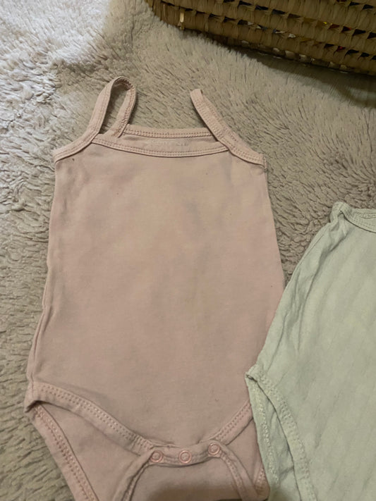 Lot 2 bodies débardeurs très fins – Zeeman – 1 mois