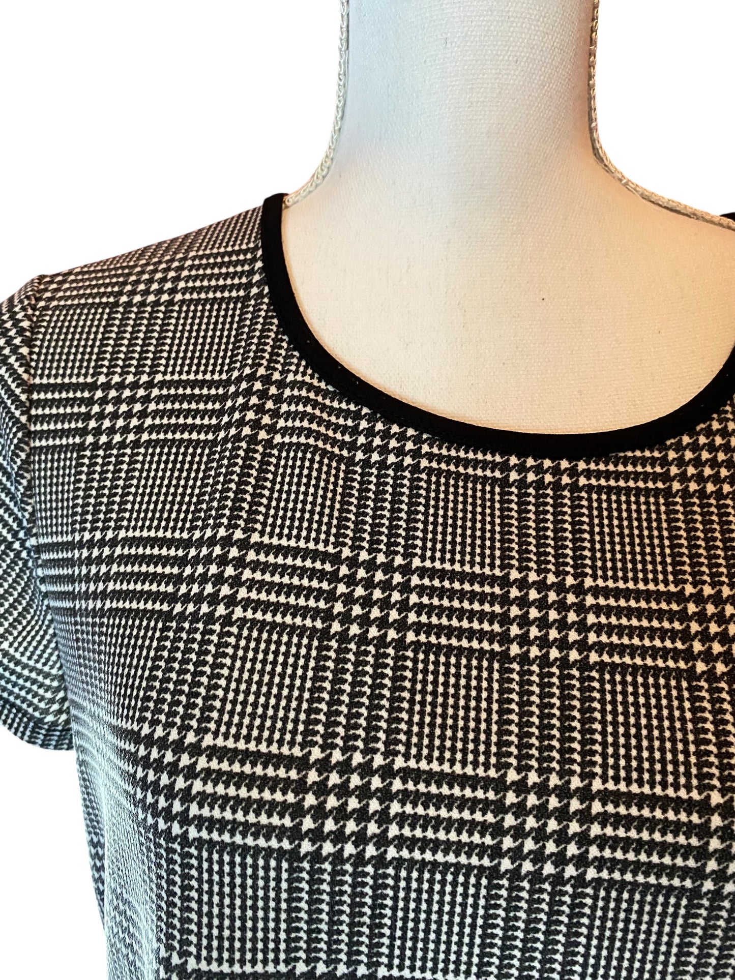 🌫️ Robe grise droite Tissaia – Taille 42 – manches courtes