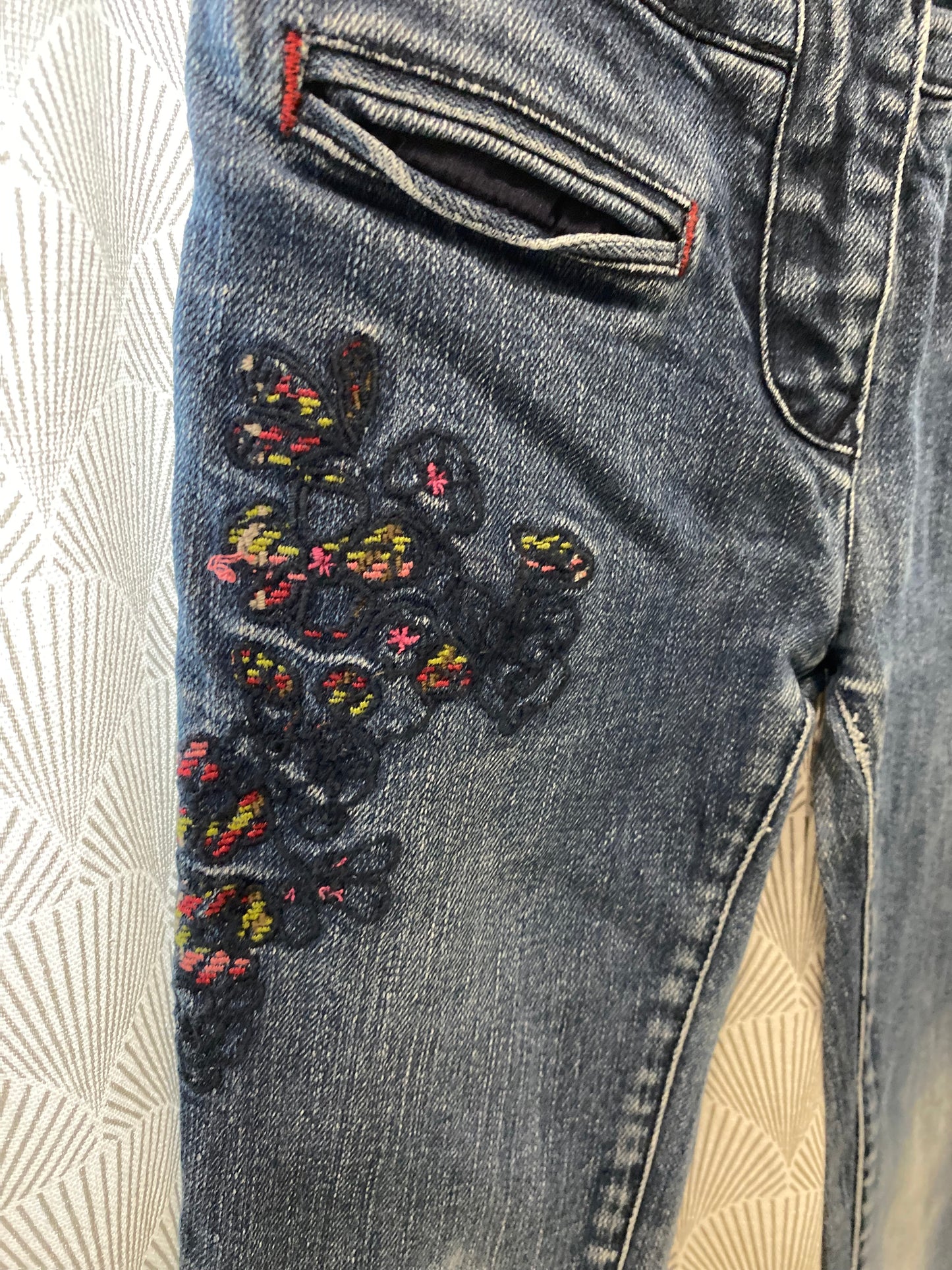 Jean slim 8 ans avec décor fleurs – Ancienne collection Kenzo