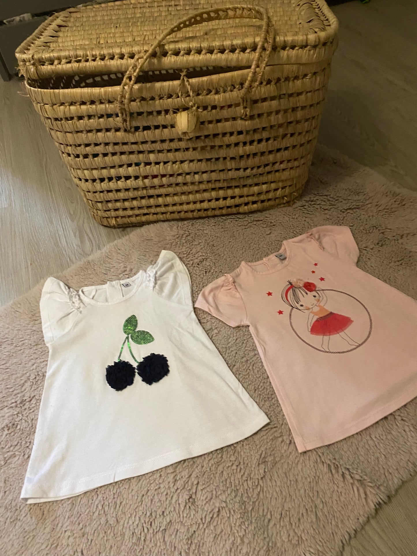 Lot 2 tuniques bébé – Rose & blanche – 6 mois
