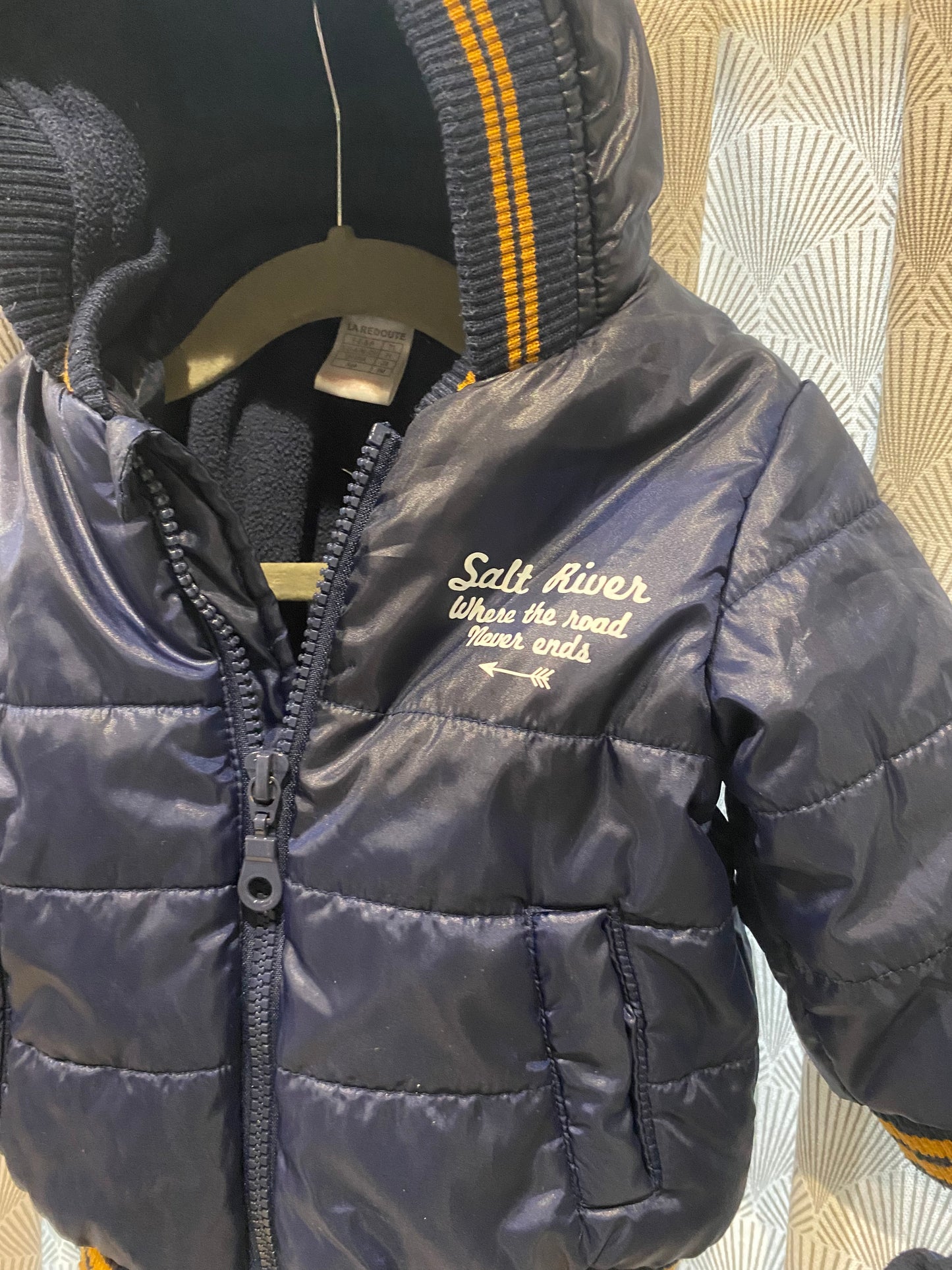 ❄️ Doudoune marine déco jaune avec moufles – La Redoute – 9 mois