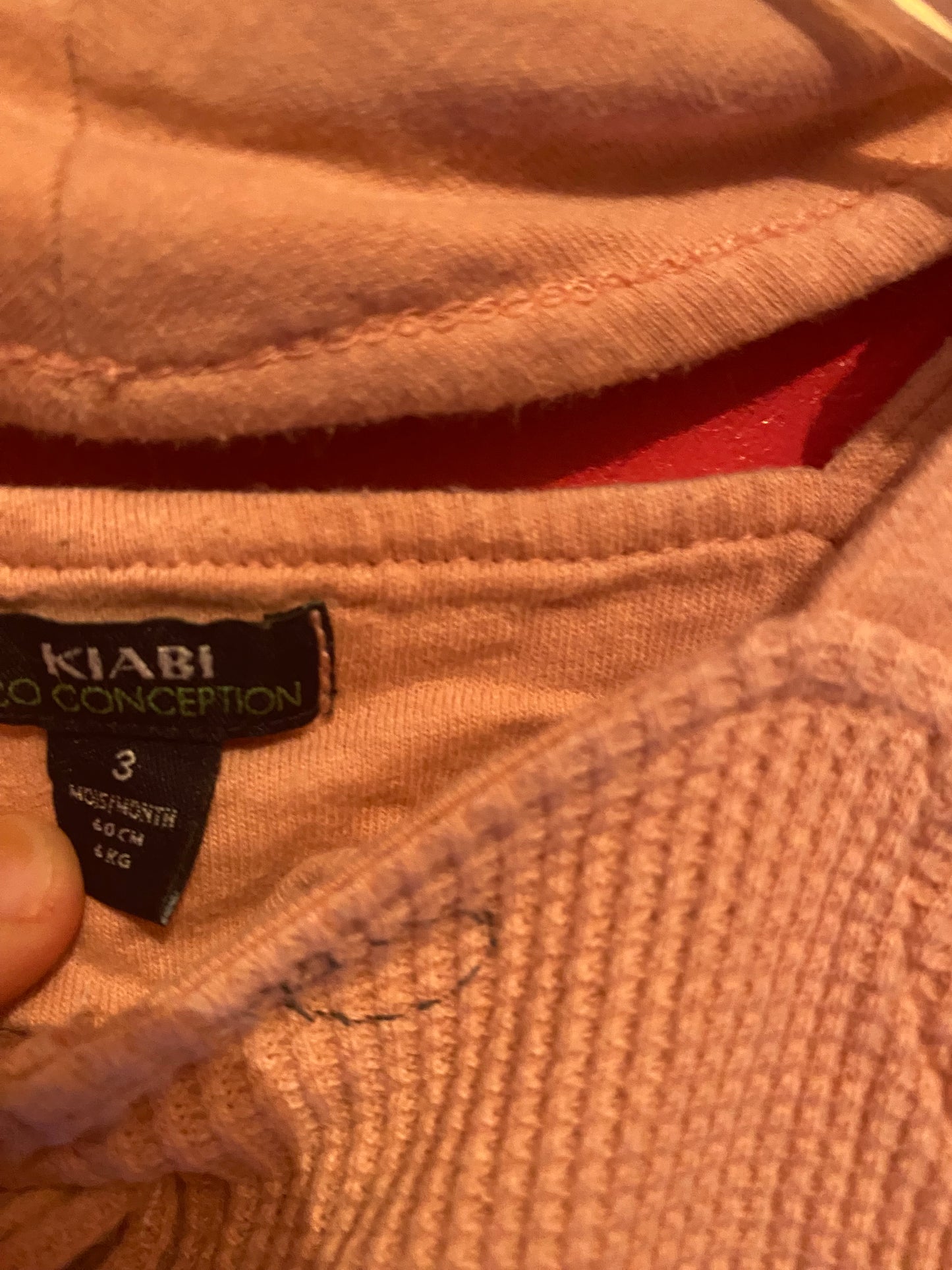 Combinaison rose à motifs + chapeau – Kiabi – 3 mois