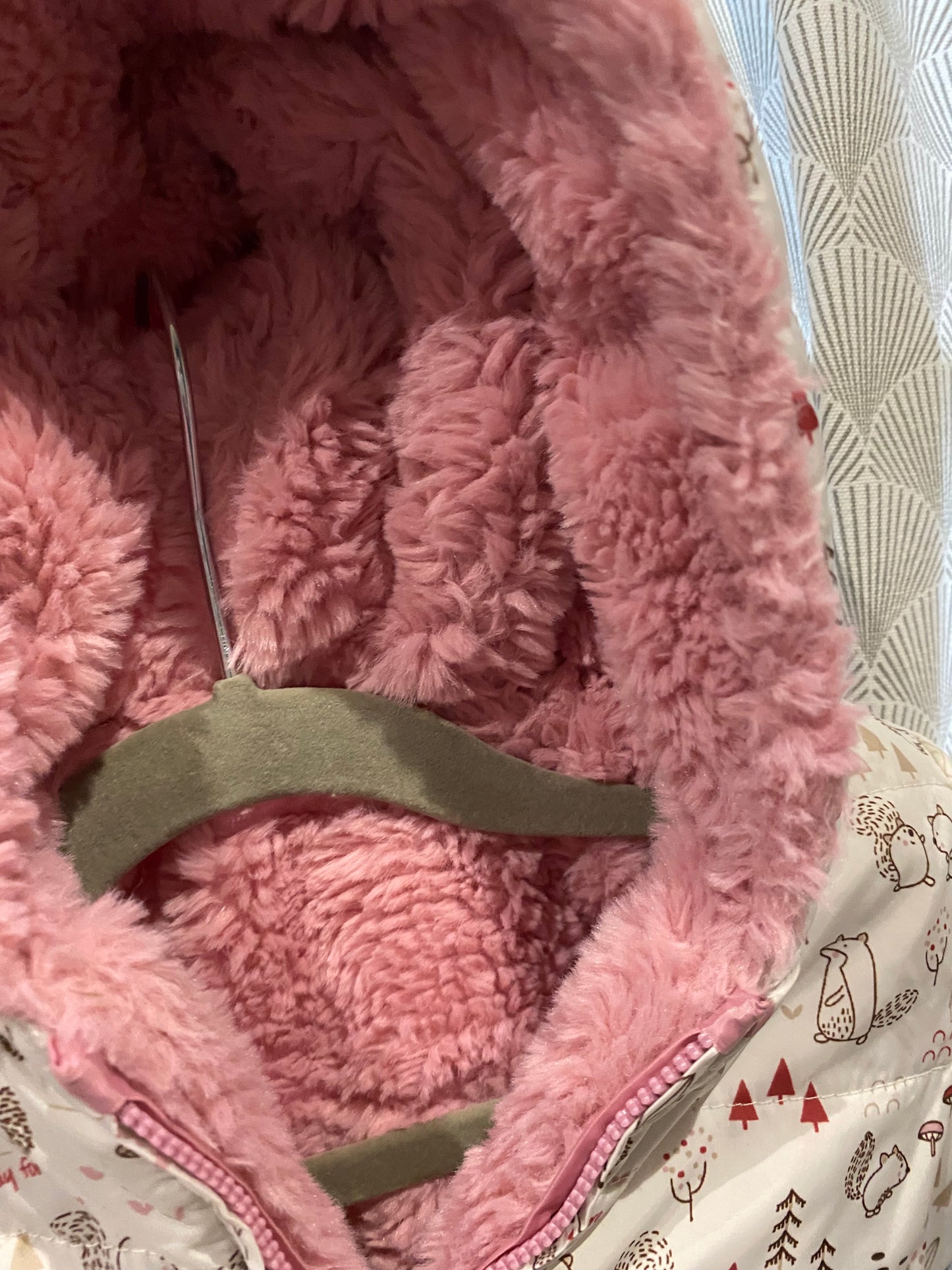 🌸 Doudoune rose et blanche motif forêt – Losan – 6/9 mois