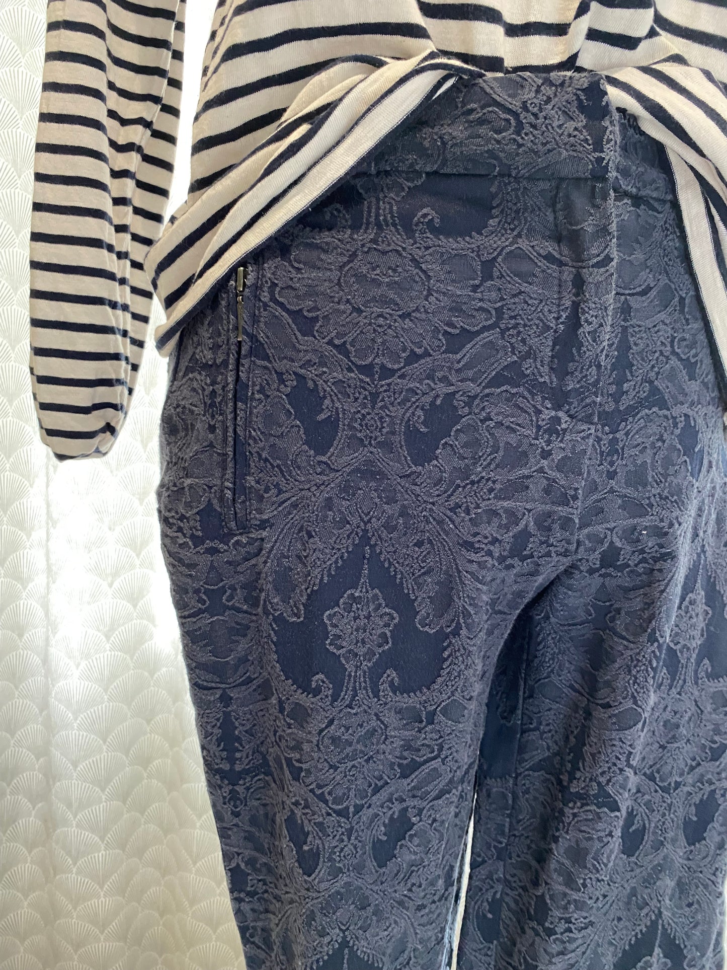 Pantalon chino marine à détails dentelle CAMAÏEU – Taille 36/38