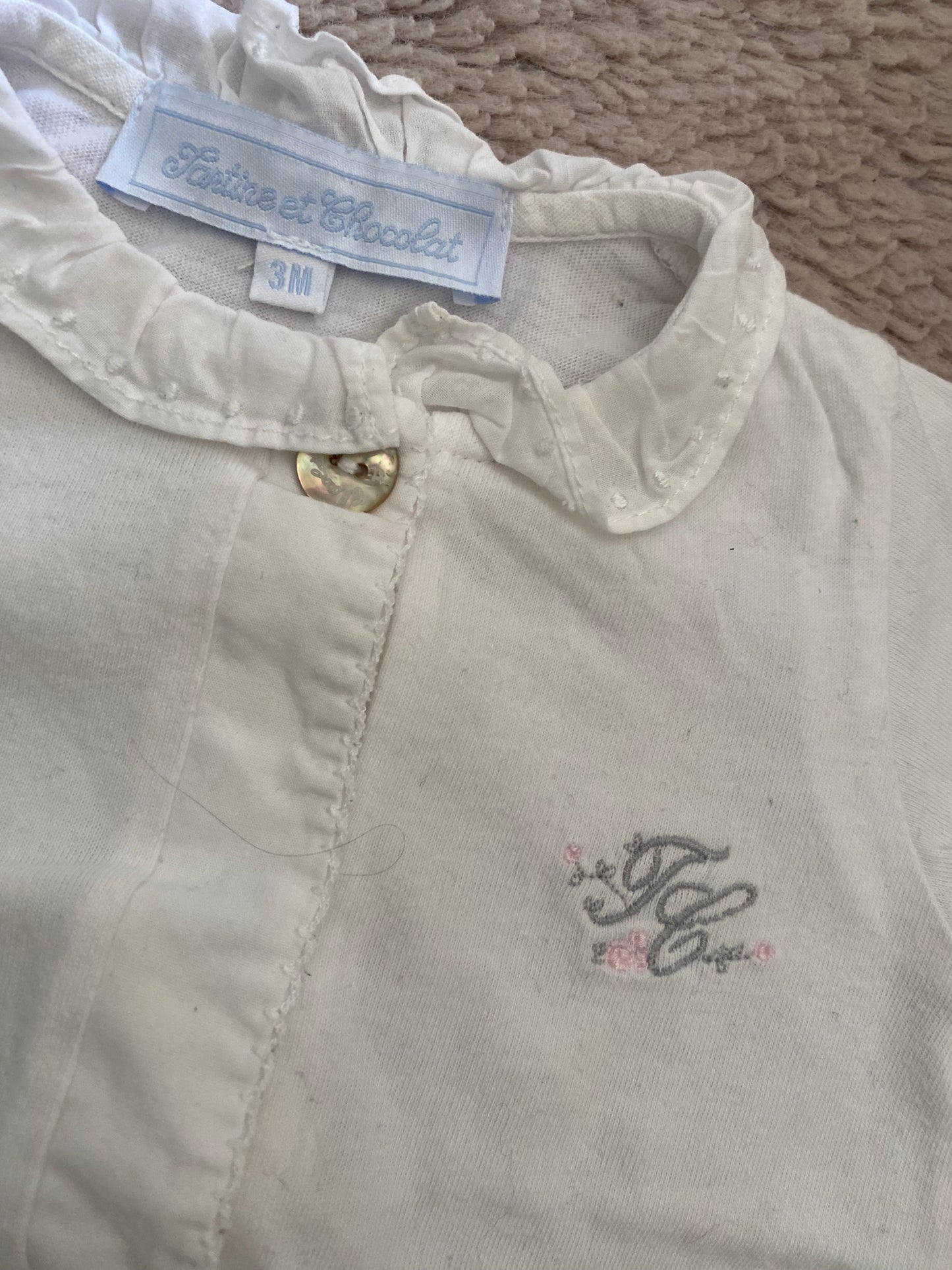 🤍 Pyjama blanc col froufrou – Tartine et Chocolat – 3 mois – ouverture devant