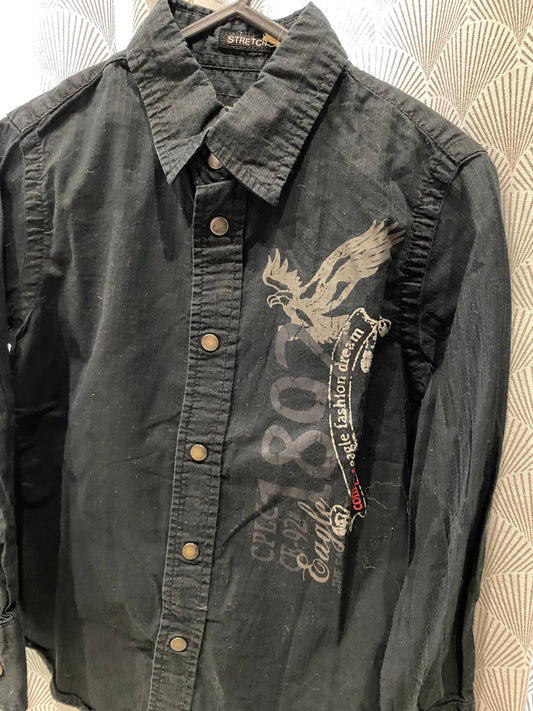 Chemise noire – 4 ans