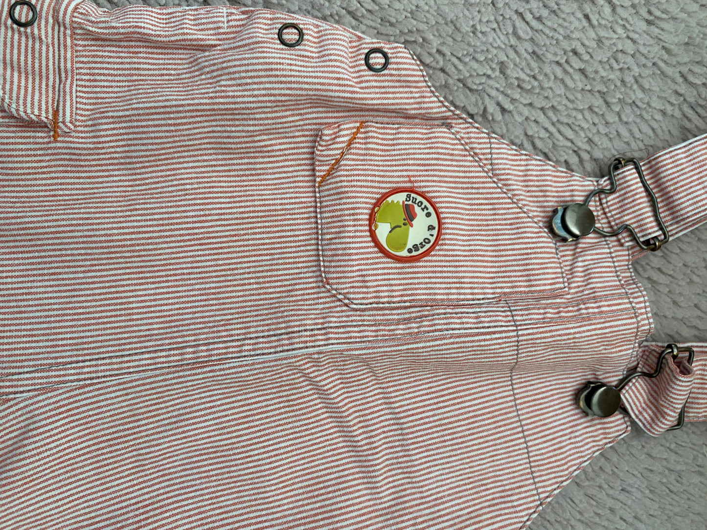 🔴 Salopette short rouge rayé – 3 mois – sans marque