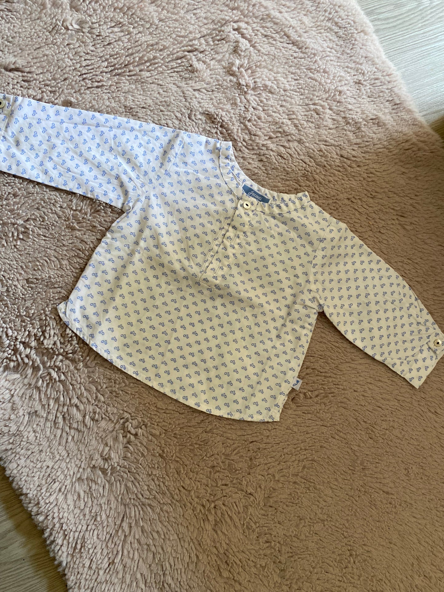 🤍 Blouse blanche à motifs scooters bleus – Jacadi – 3 mois