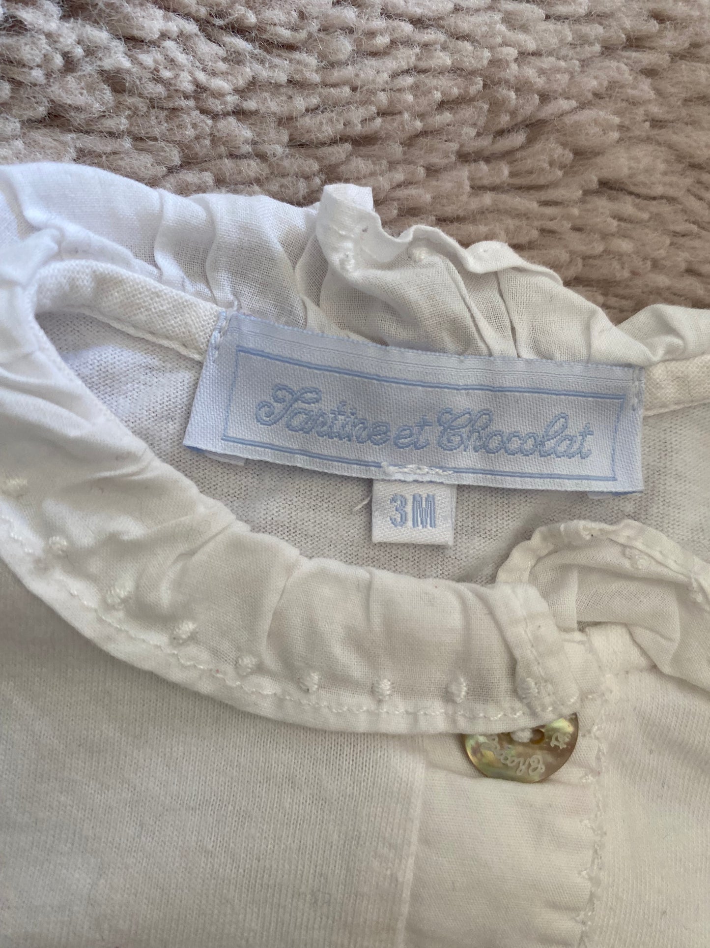 🤍 Pyjama blanc col froufrou – Tartine et Chocolat – 3 mois – ouverture devant