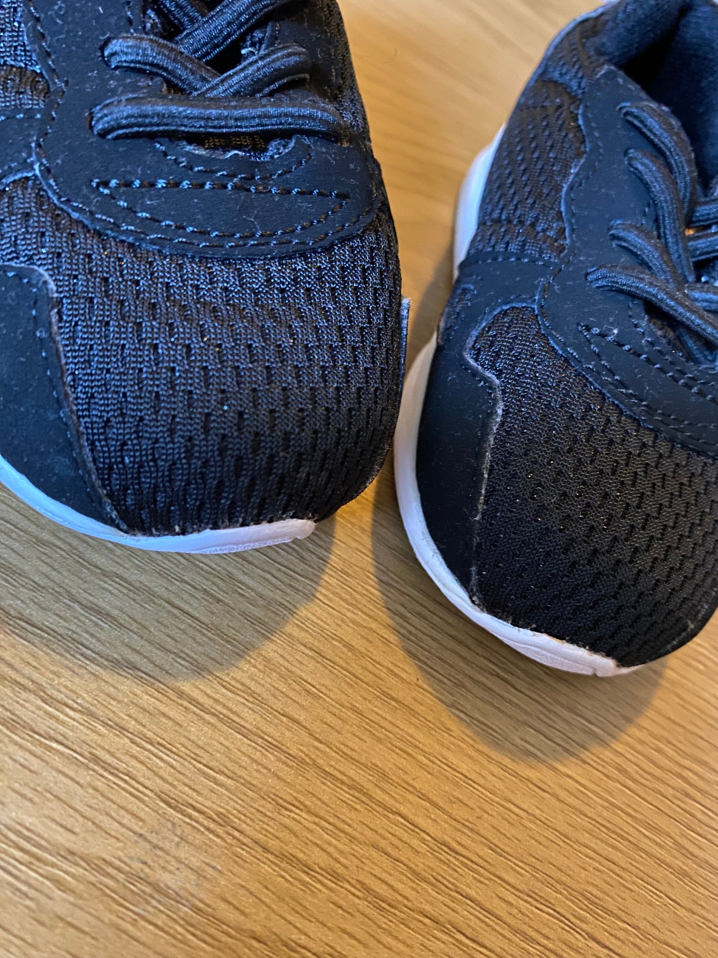 Baskets noir et doré – Taille 21 – Le Coq Sportif