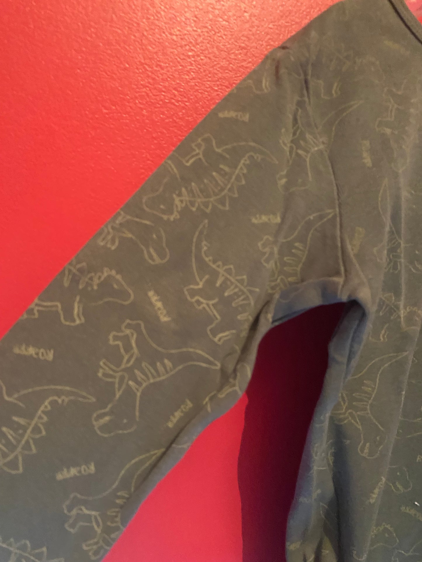 Pyjama 2 pièces dinosaures – Kaki – Kiabi – 36 mois