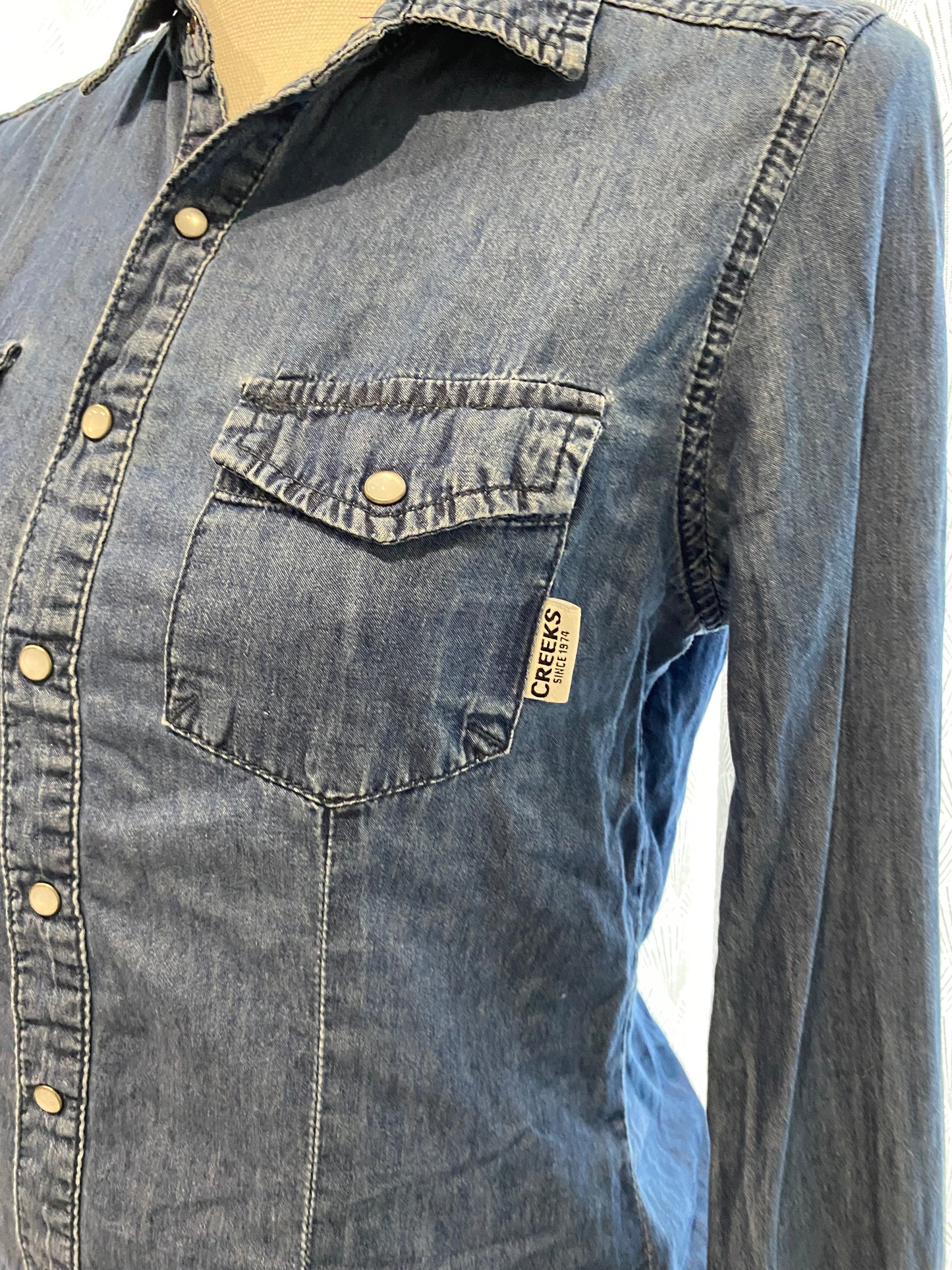 Chemise en jean cintrée à boutons pression – Creeks – 38
