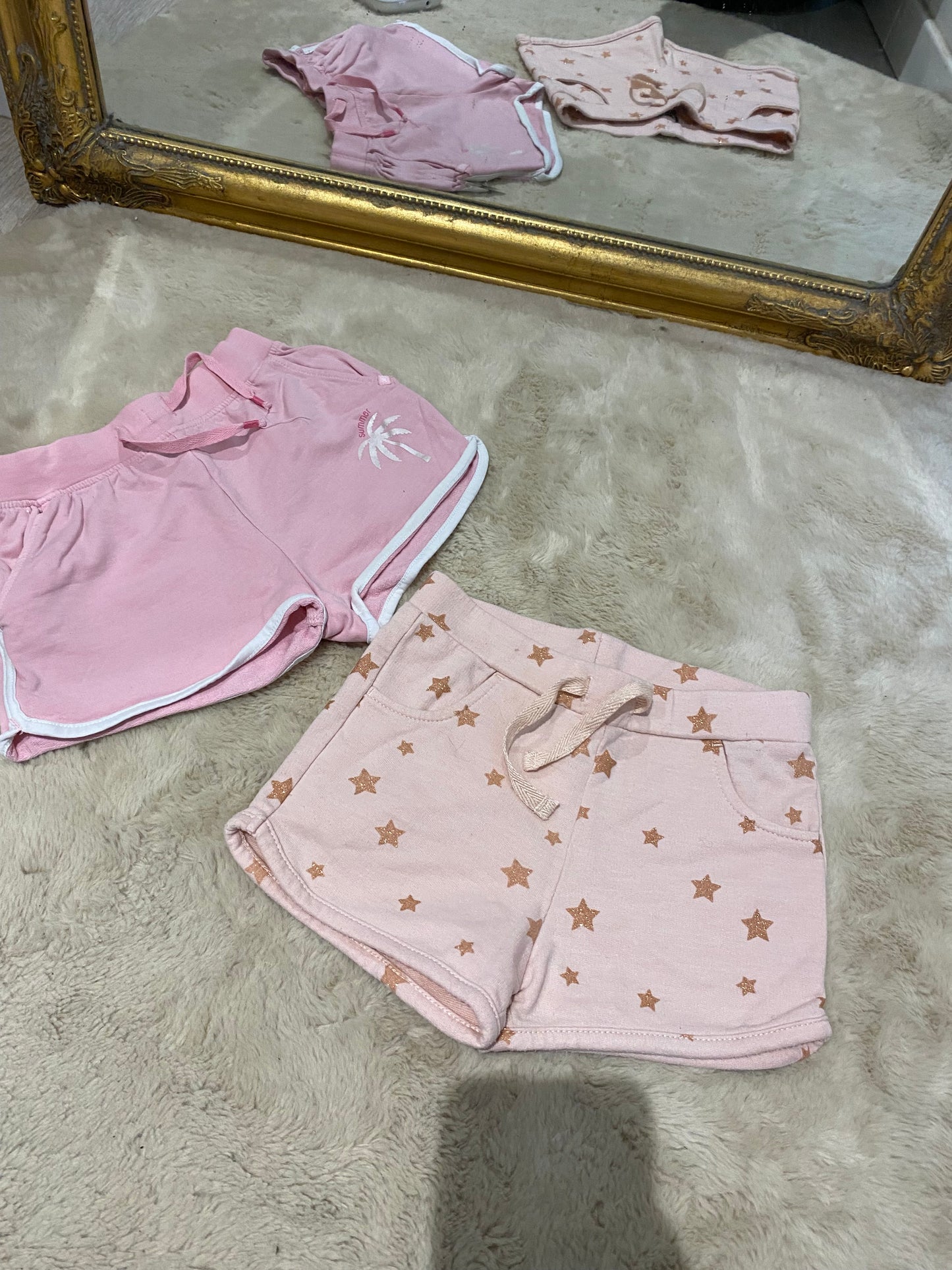 🎀 Lot 2 shorts roses effet jogging – Kiabi – 4 ans
