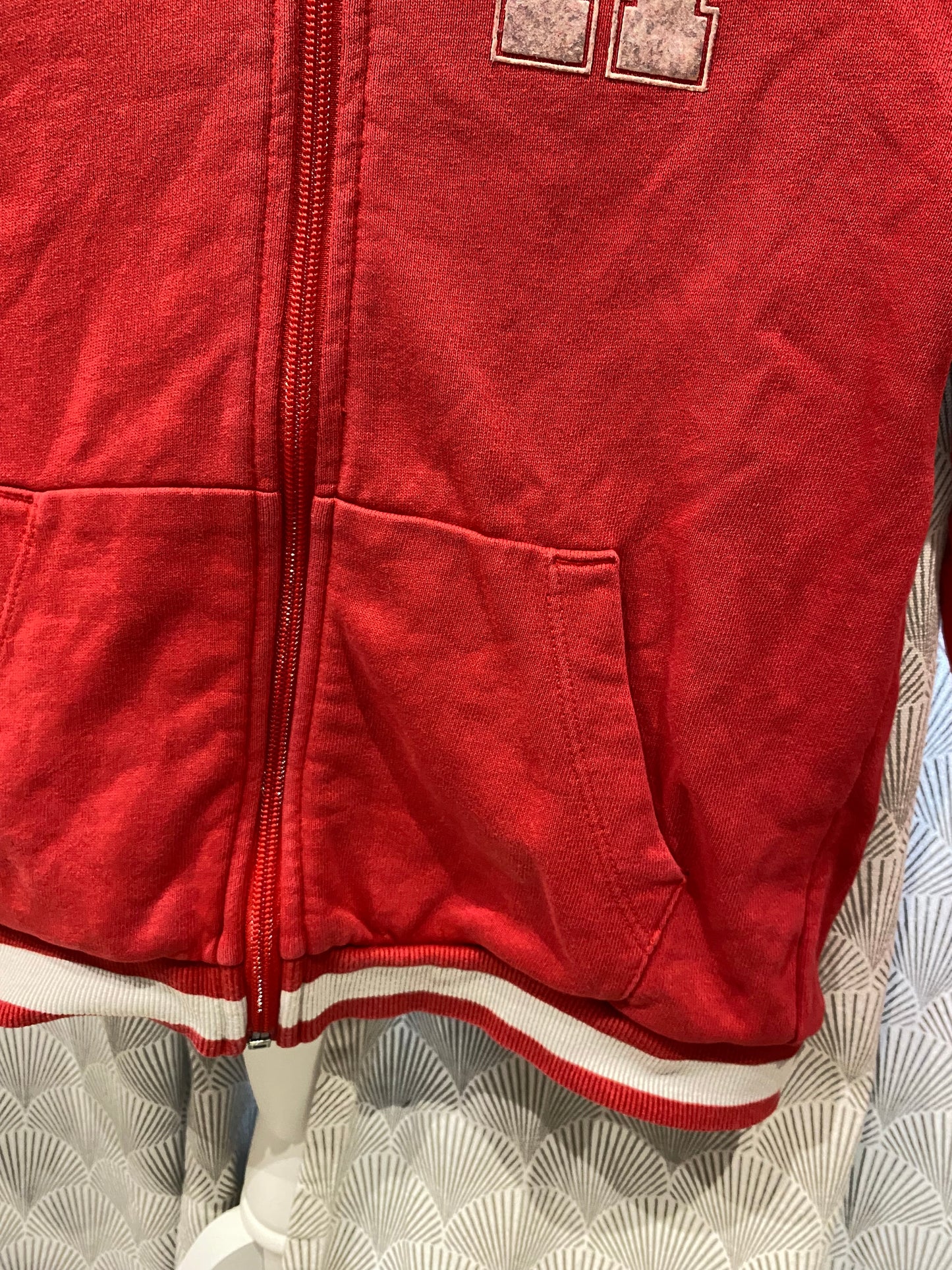 Gilet rouge – 8 ans – Kiabi