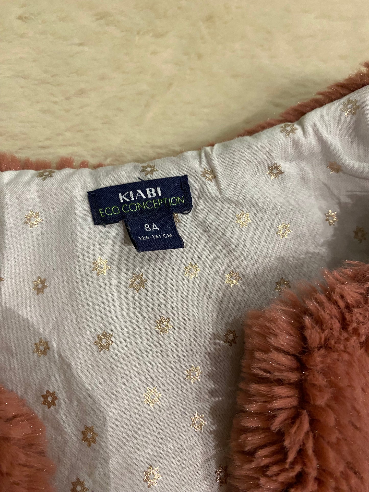 Gilet fausse fourrure rose foncé – Kiabi – 8 ans 💗🧸