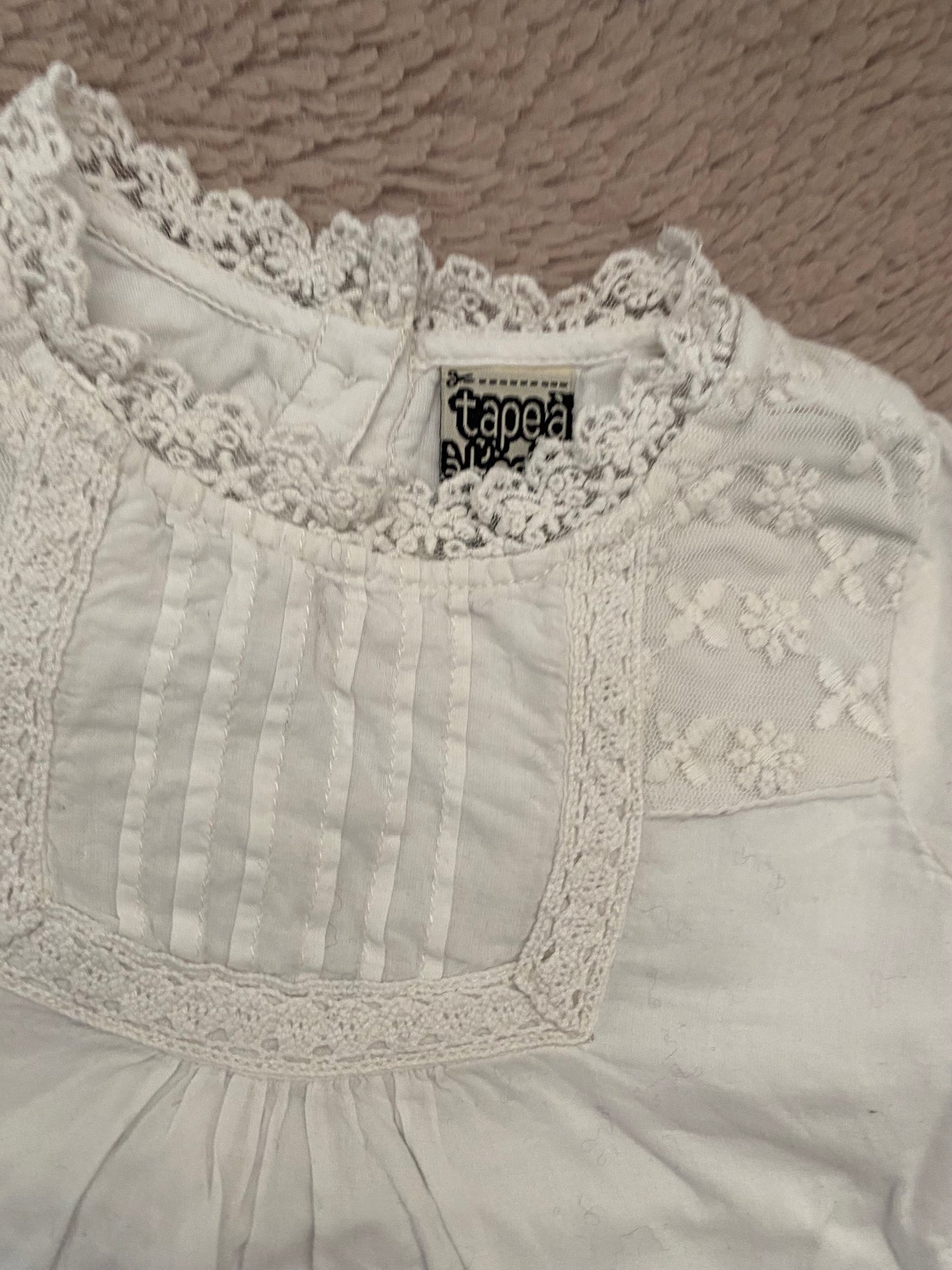 🤍 Blouse blanche effet broderie – Tape à l’Œil – 6 mois