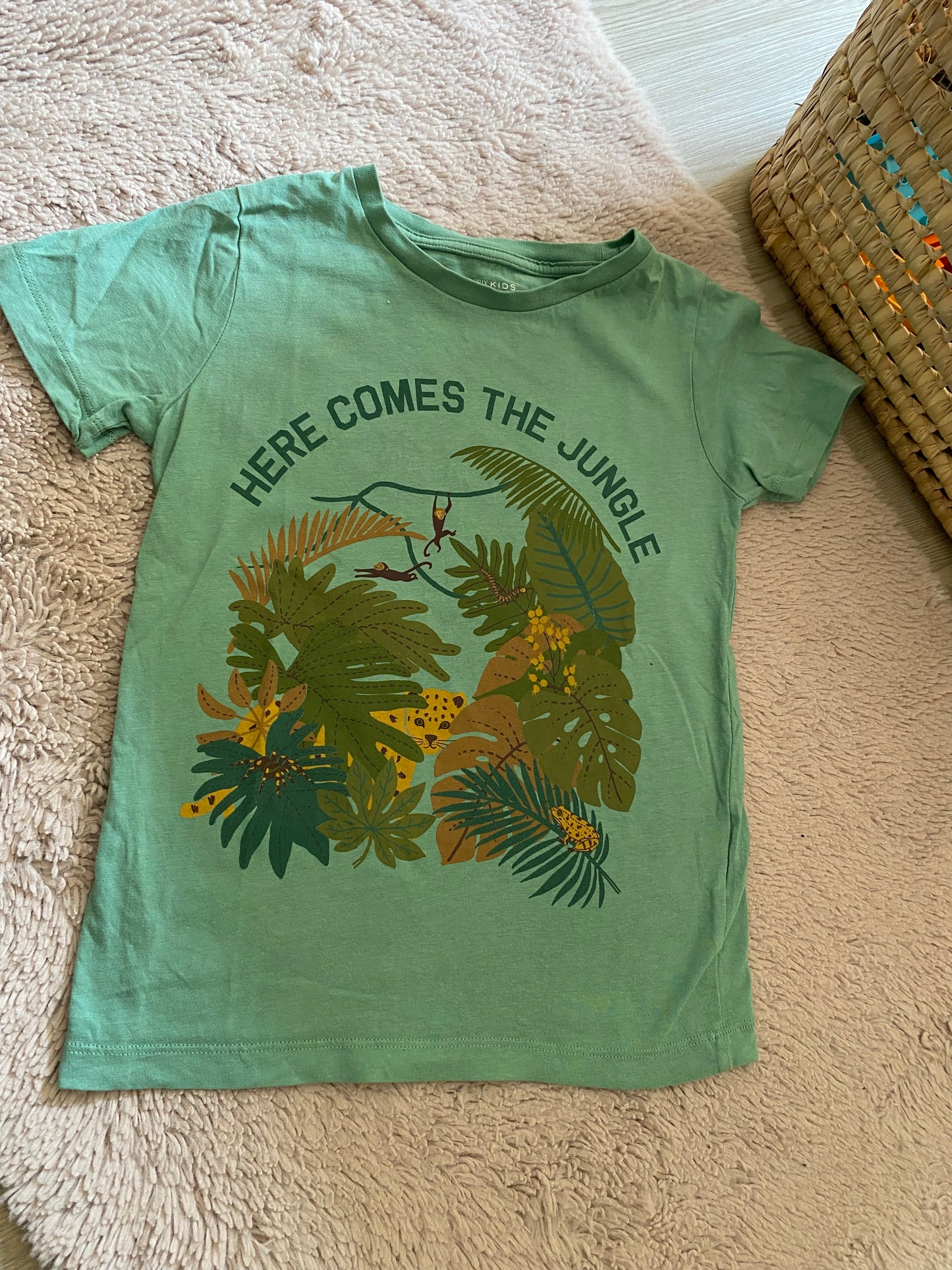 🌿 T-shirt vert motif jungle – Monoprix – 8 ans – manches courtes