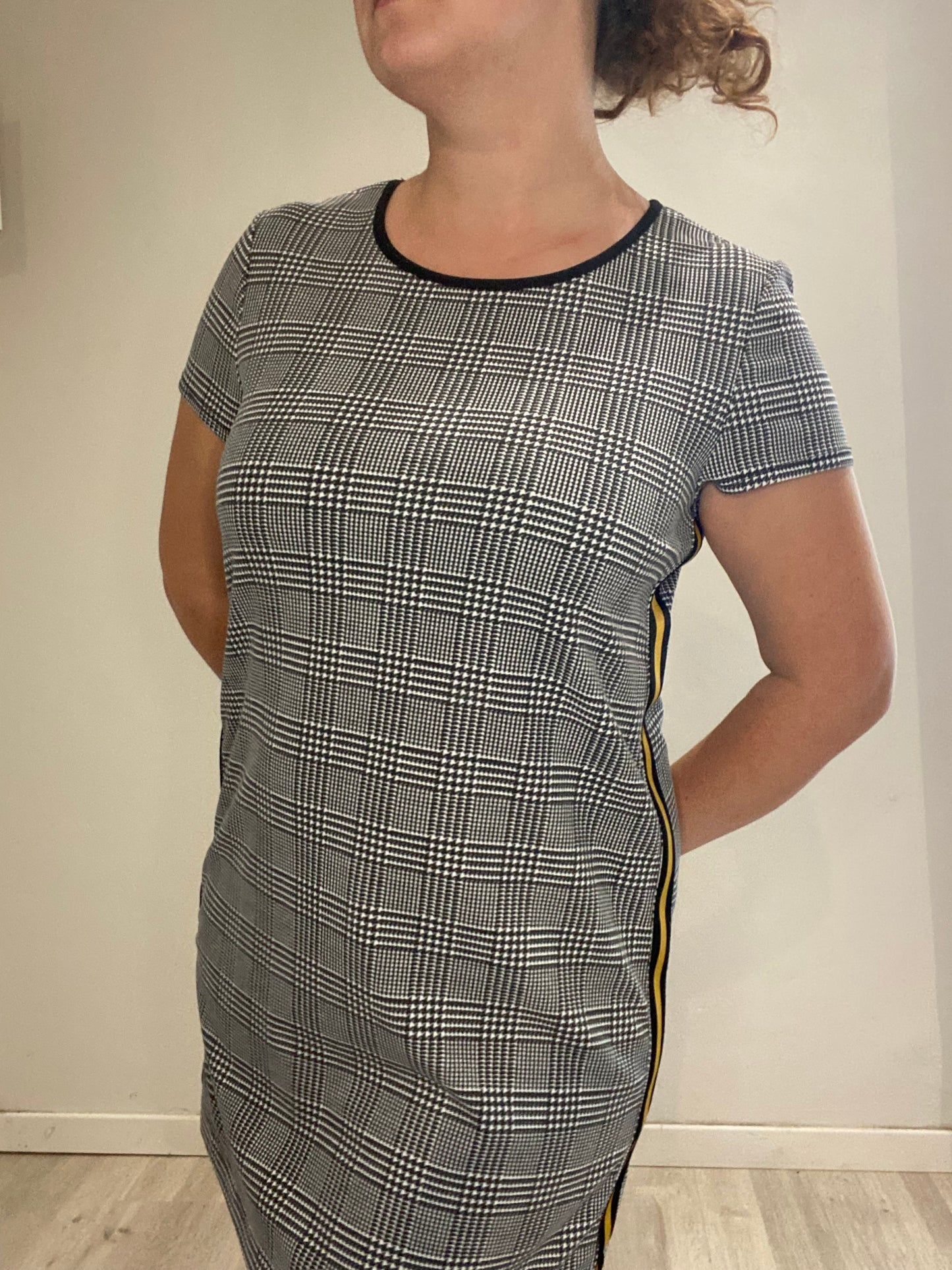 Robe droite manches courtes
