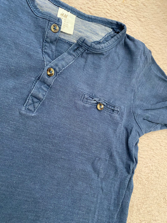 🔵 T-shirt bleu – H&M – 18/24 mois – manches courtes