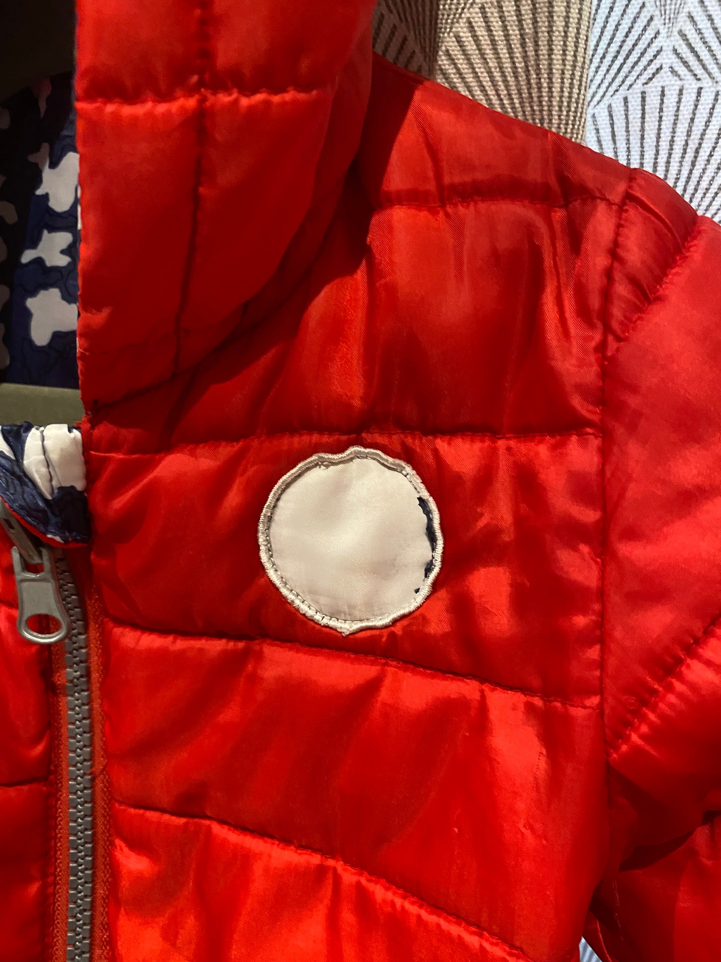 🌀 Doudoune légère réversible – 3 Pommes – 6/9 mois