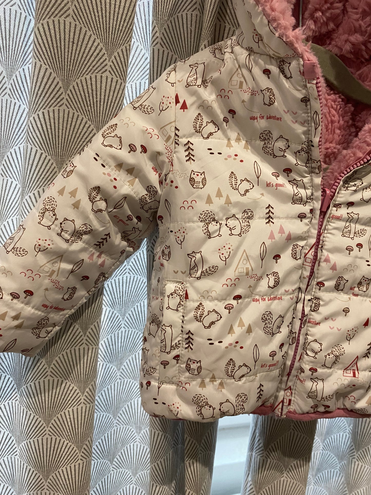 🌸 Doudoune rose et blanche motif forêt – Losan – 6/9 mois