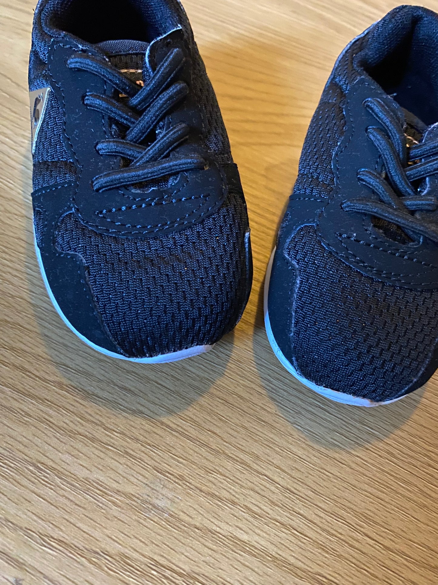 Baskets noir et doré – Taille 21 – Le Coq Sportif