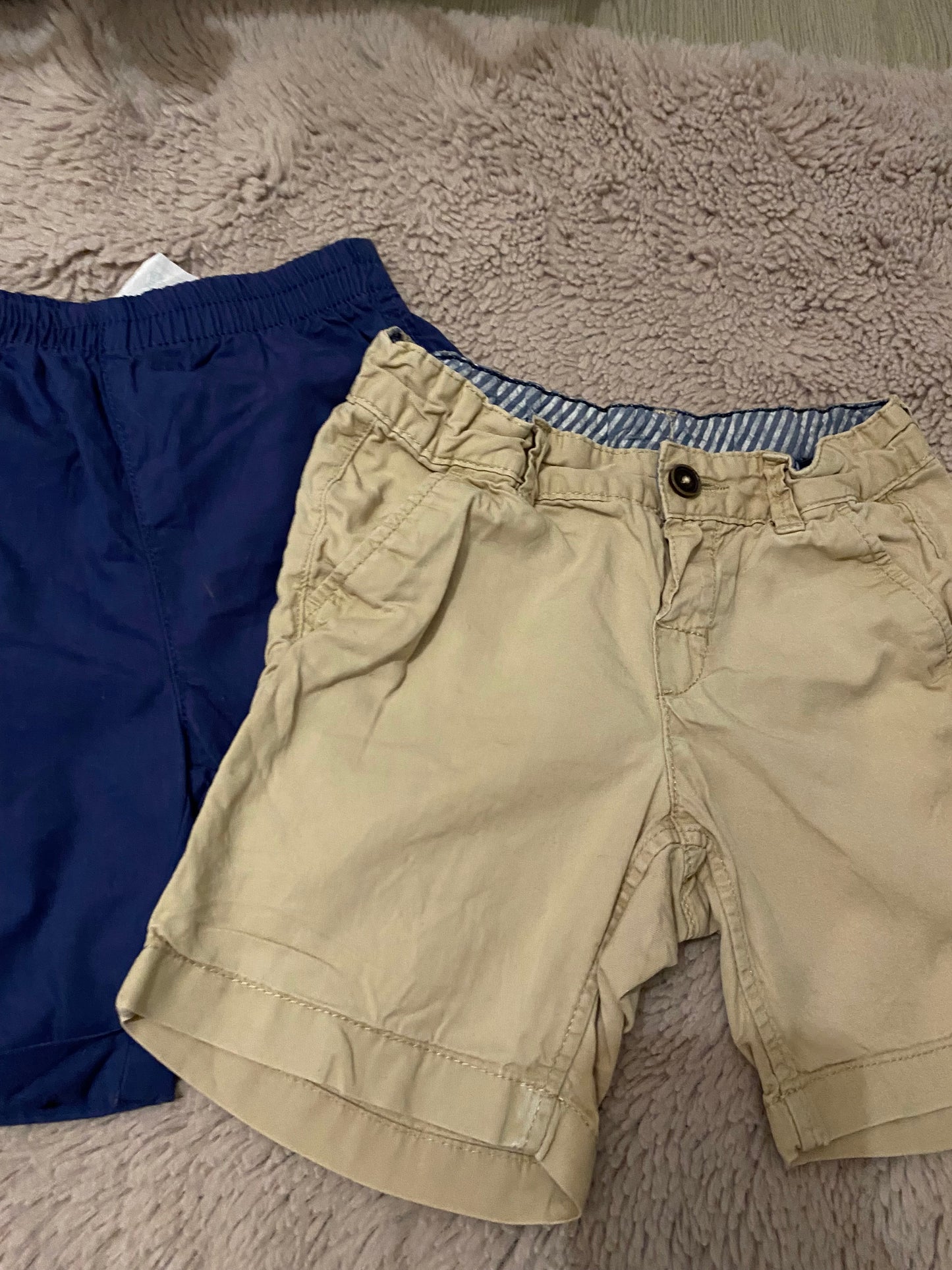 🩳 Lot 3 shorts longs bébé garçon – 24 mois – 2 beiges + 1 marine – Très bon état