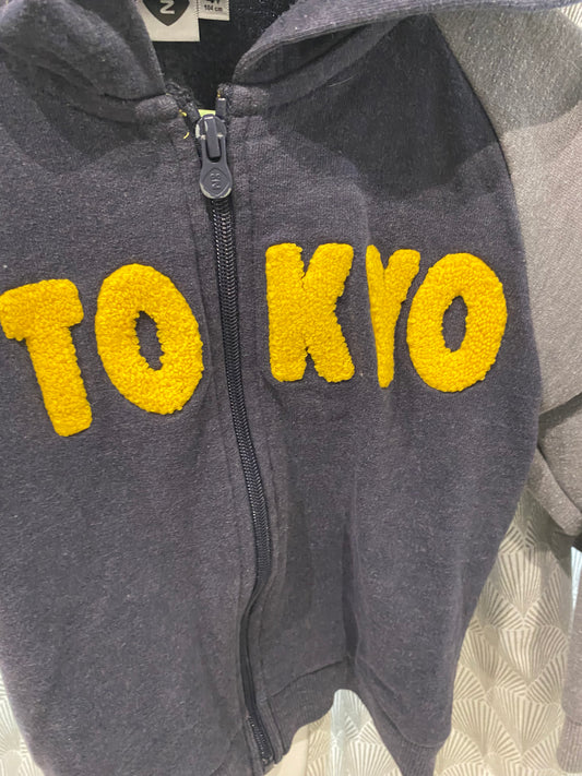 Gilet sweat à capuche écriture “Tokyo” – 4 ans – Z