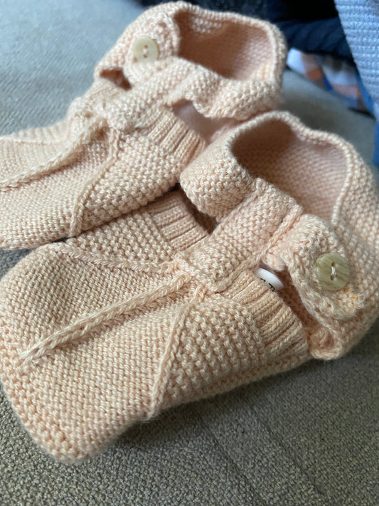 Chaussons Bébé Tricotés – Rose Poudré – Taille 9M