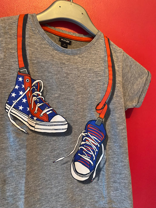 T-shirt gris à motifs chaussures – Kiabi – Taille 5ans