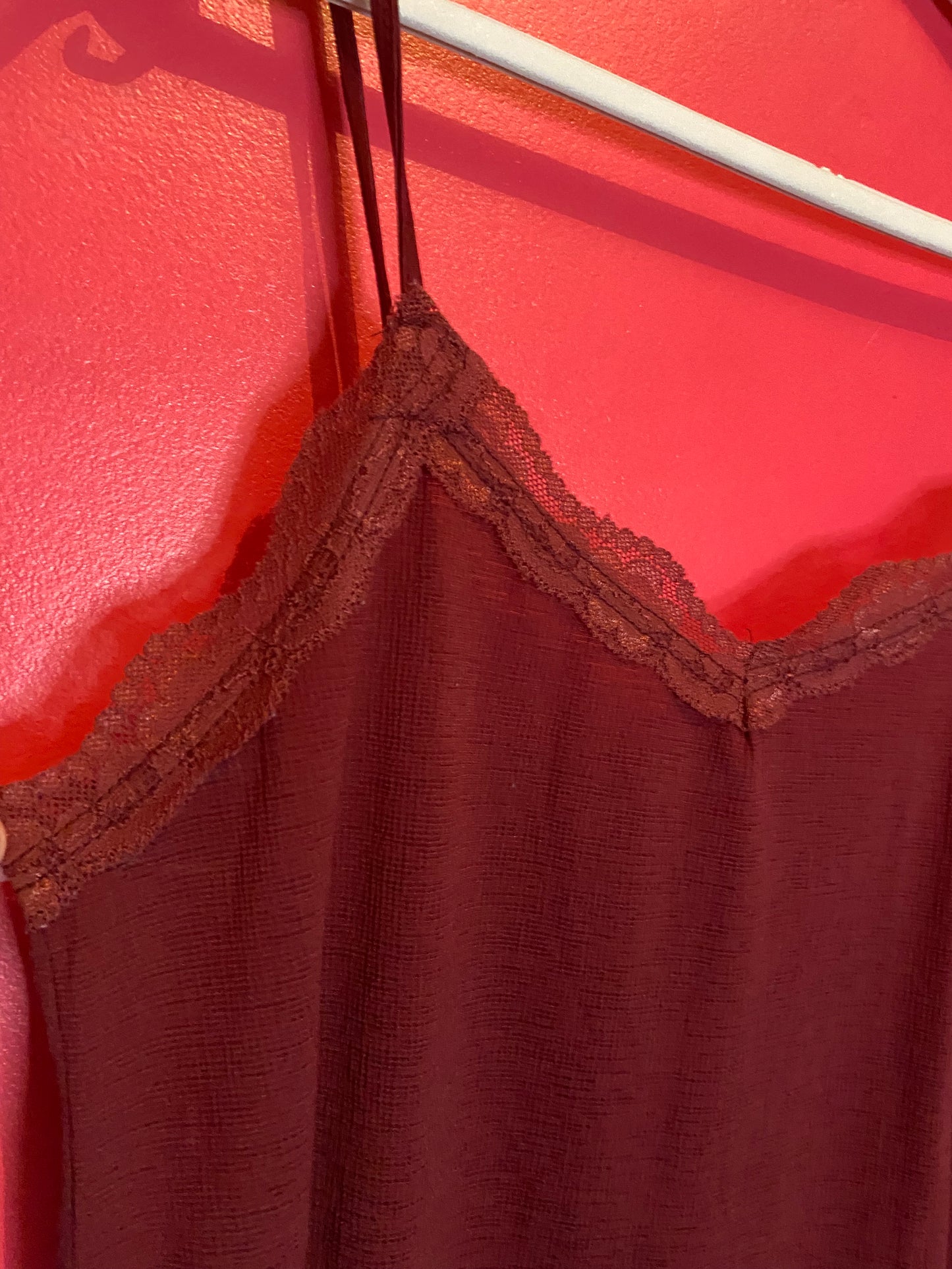 Débardeur bordeaux effet dentelle – Ligne à Suivre – Taille M