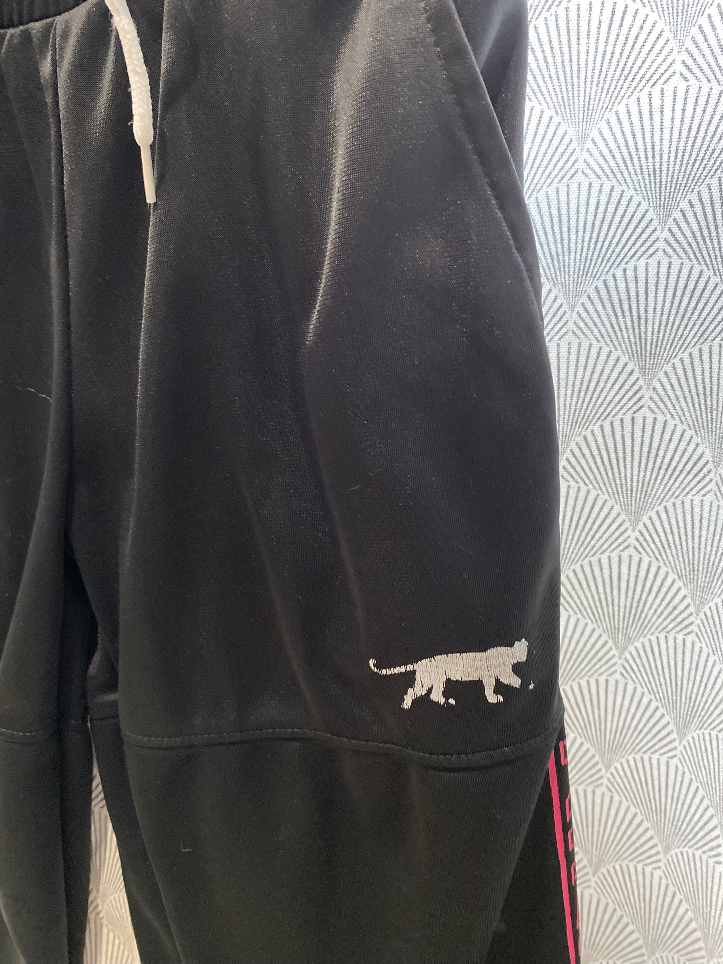 Jogging noir avec logo fuchsia – 12 ans – Airness