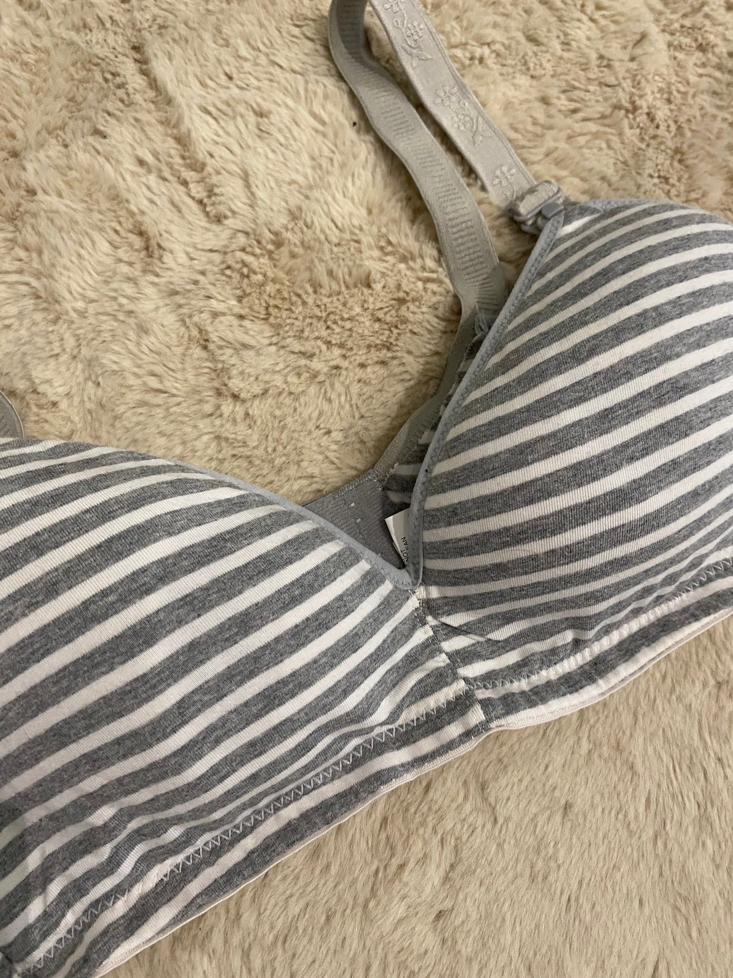 Soutien-gorge d’allaitement gris et blanc