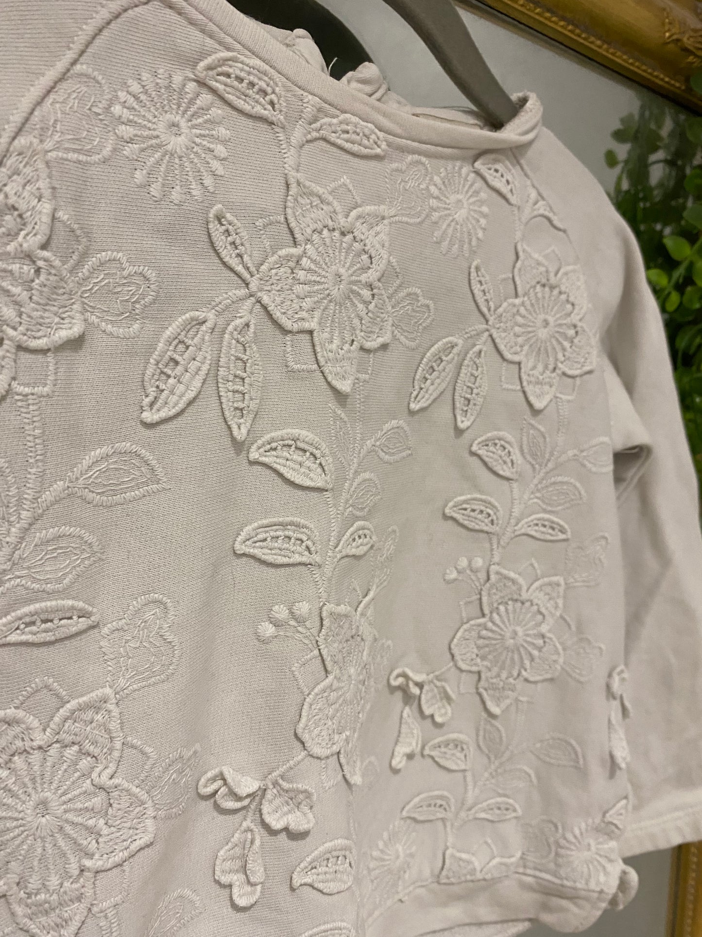 Pull blanc motifs fleurs 2 ans / 3 ans
