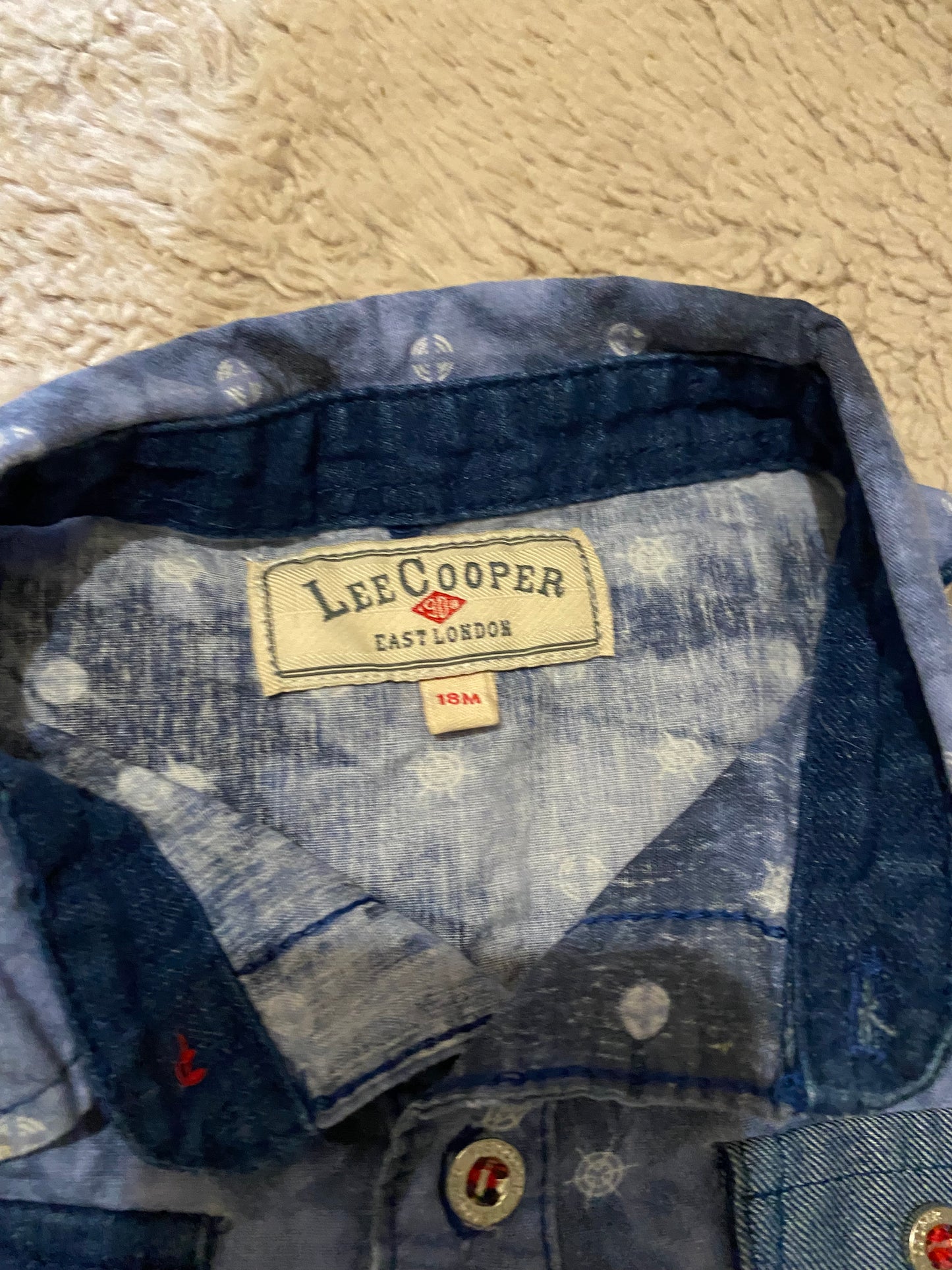 đ Lot 2 chemises manches courtes bĂ©bĂ© â 24 mois â Lee Cooper + GĂ©mo â TrĂšs bon Ă©tat