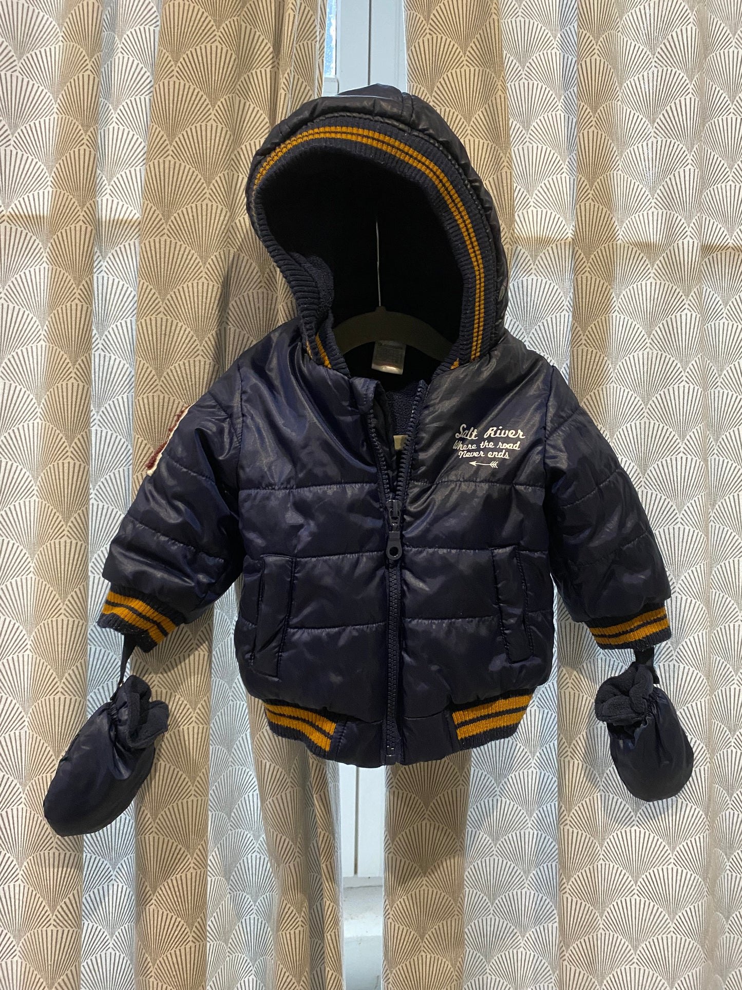 ❄️ Doudoune marine déco jaune avec moufles – La Redoute – 9 mois