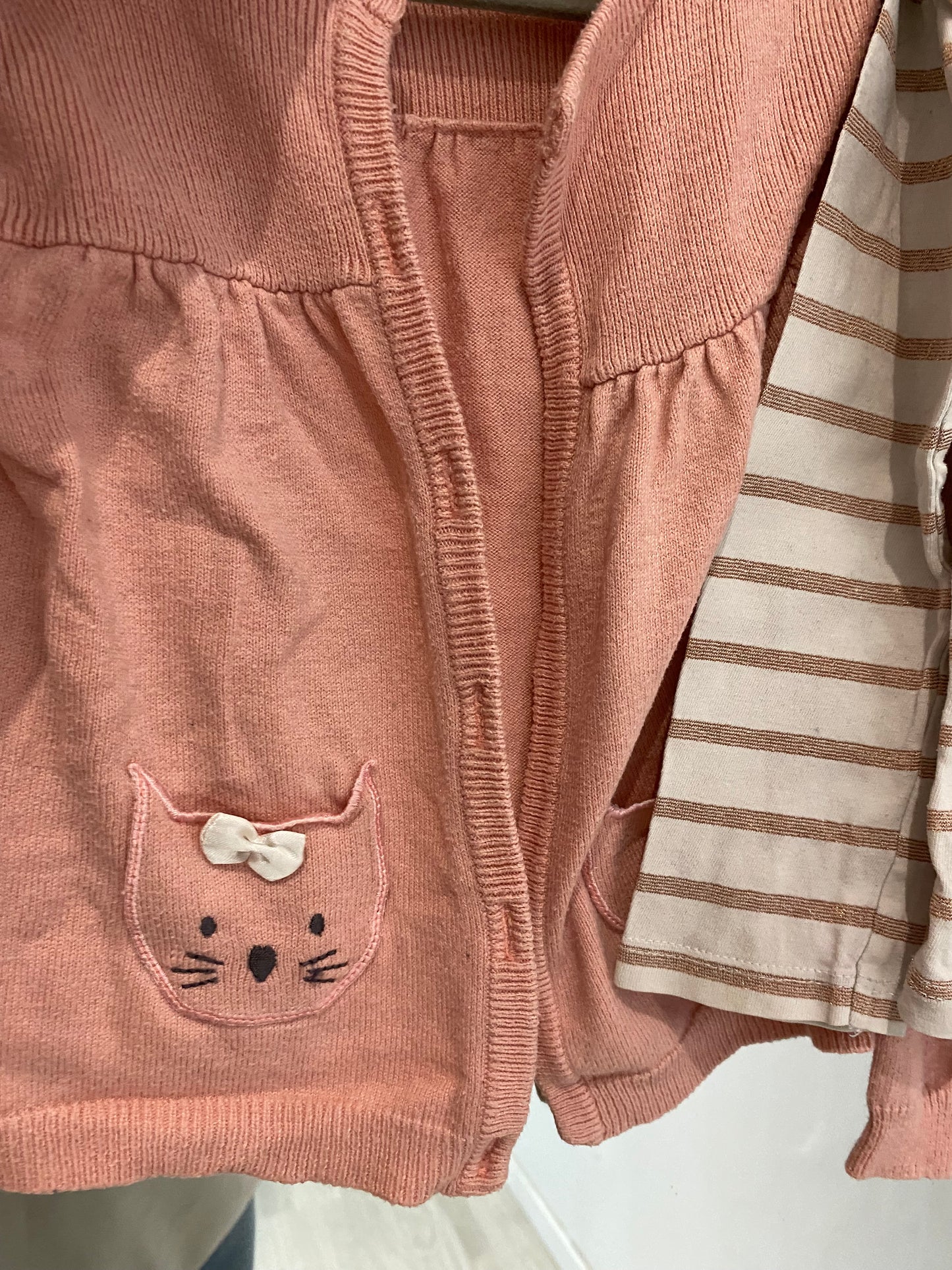 Ensemble rose chat 4 ans