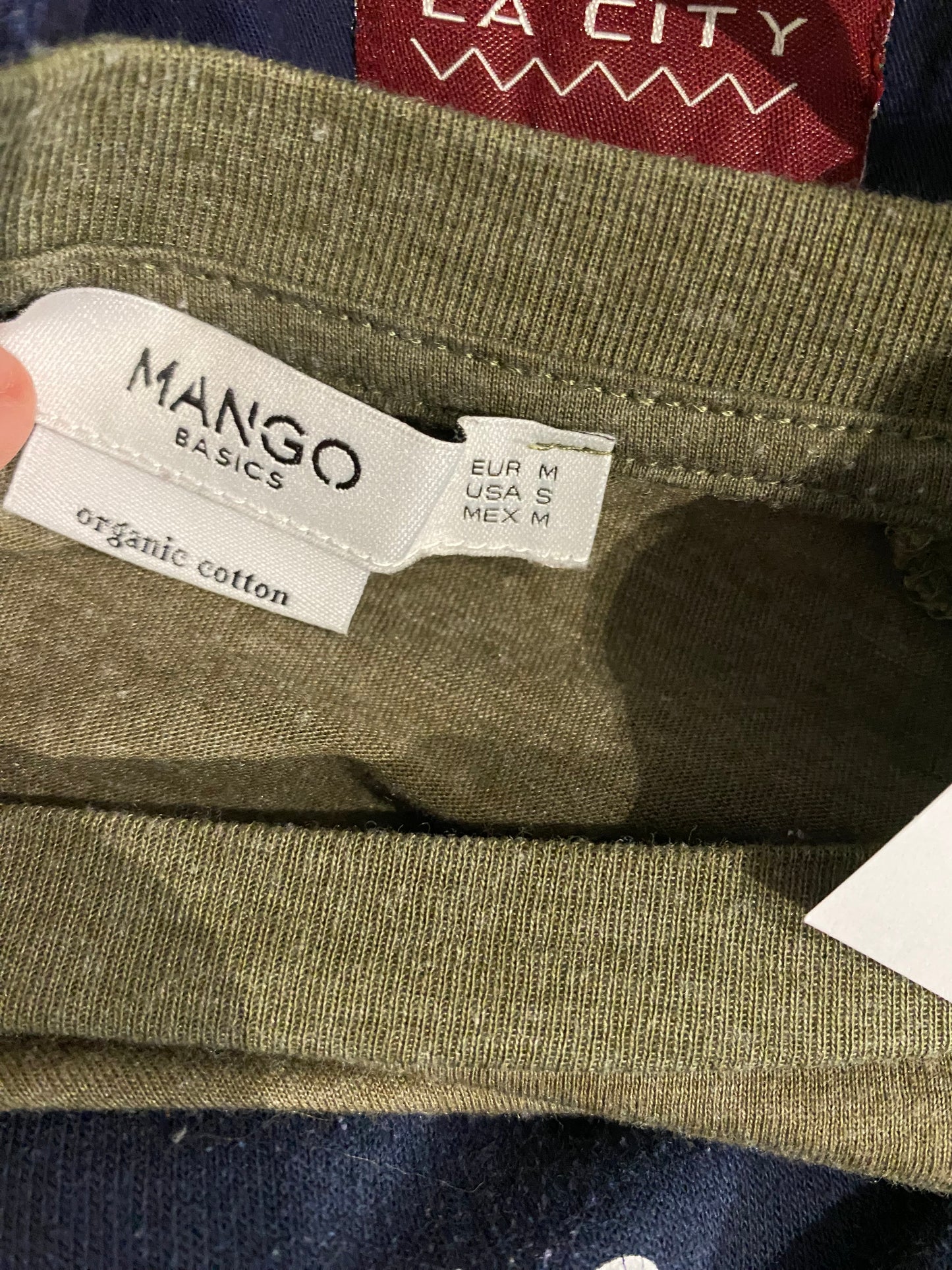 T-shirt basique kaki MANGO – Taille M 🌿👚