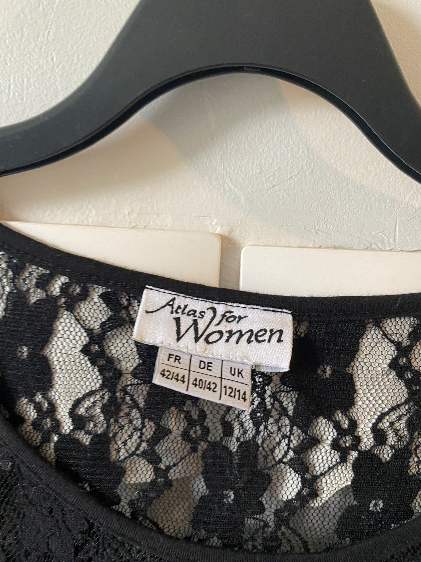 Haut noir manches longues en dentelle – 42 – Atlas Women