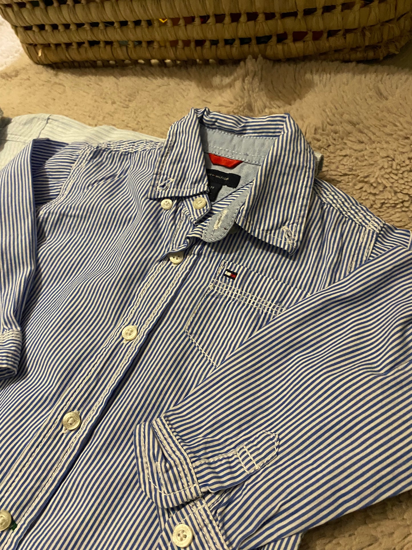 👕 Lot 2 chemises légères bébé – H&M + Tommy Hilfiger – 24 mois – Très bon état