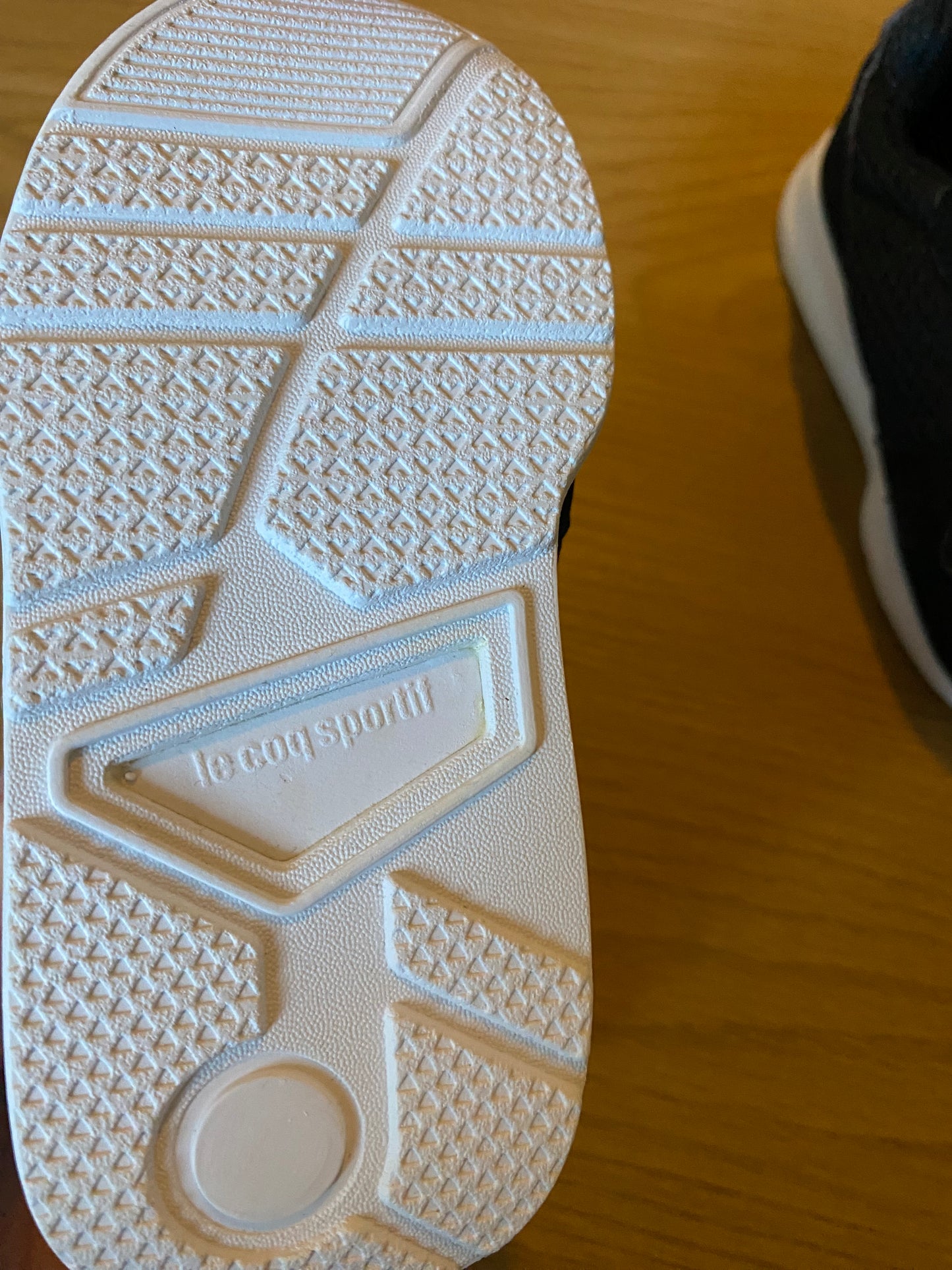 Baskets noir et doré – Taille 21 – Le Coq Sportif
