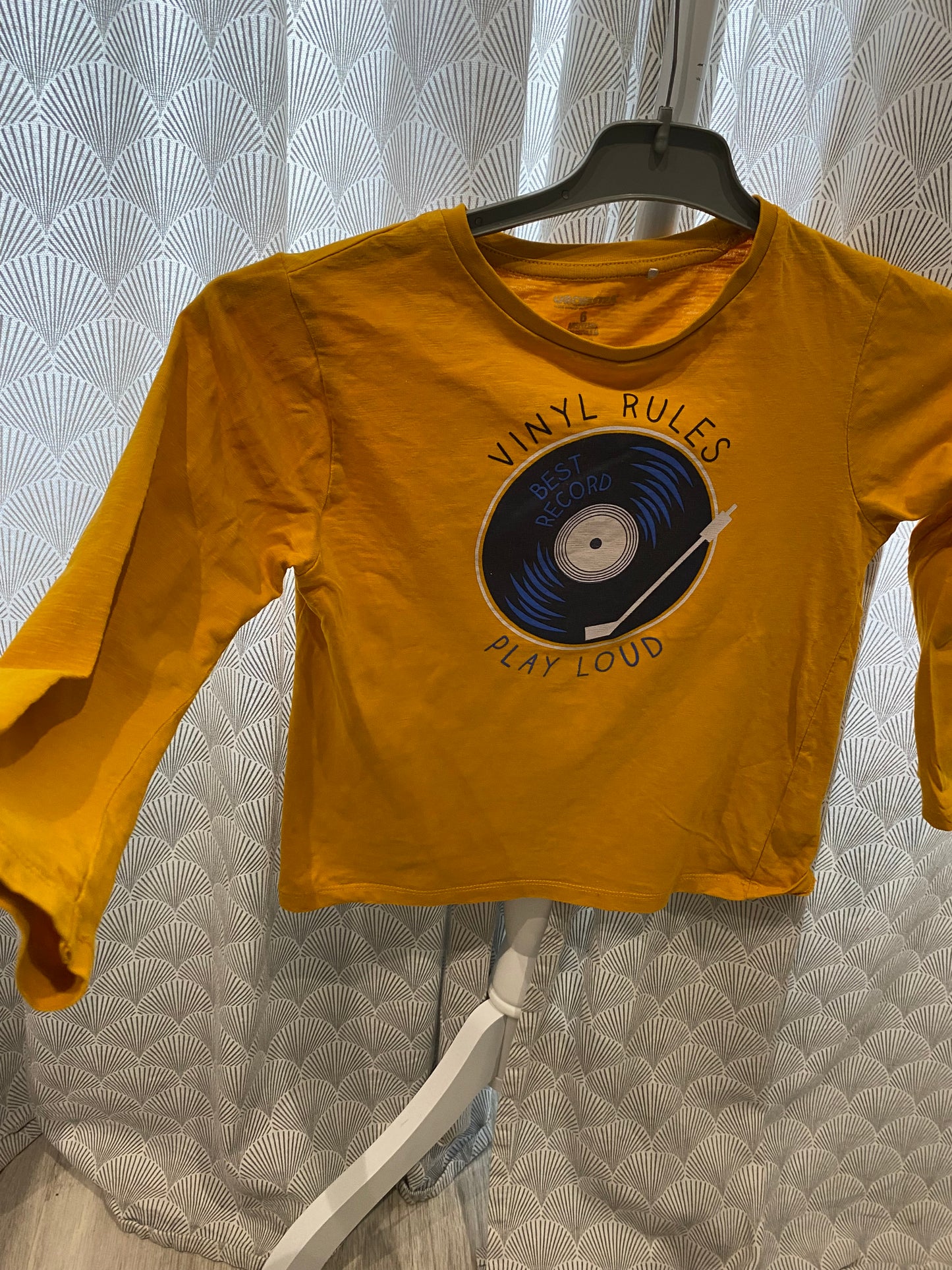 T-shirt manches longues moutarde motif vinyle – 8 ans – Orchestra