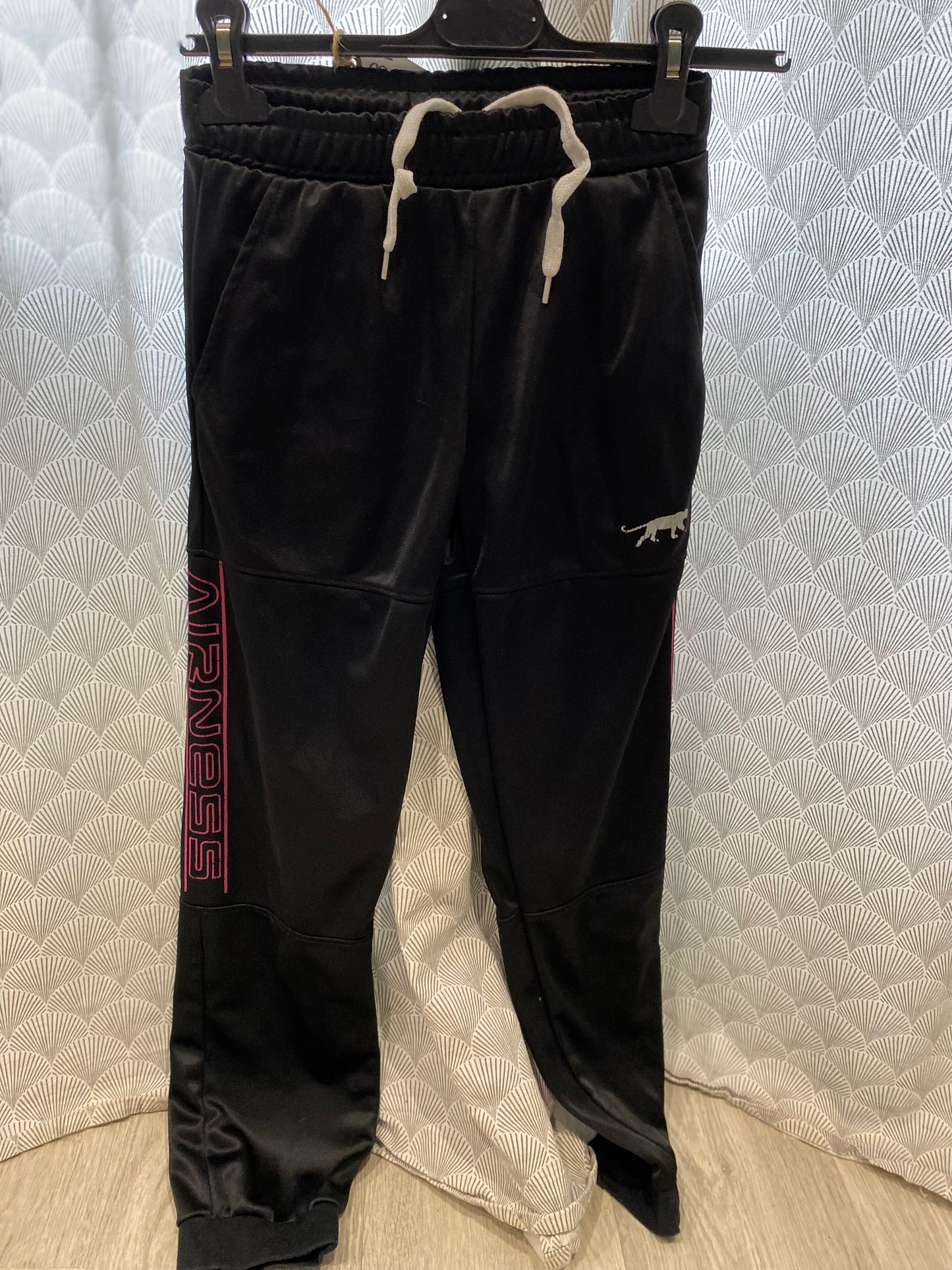 Jogging noir avec logo fuchsia – 12 ans – Airness