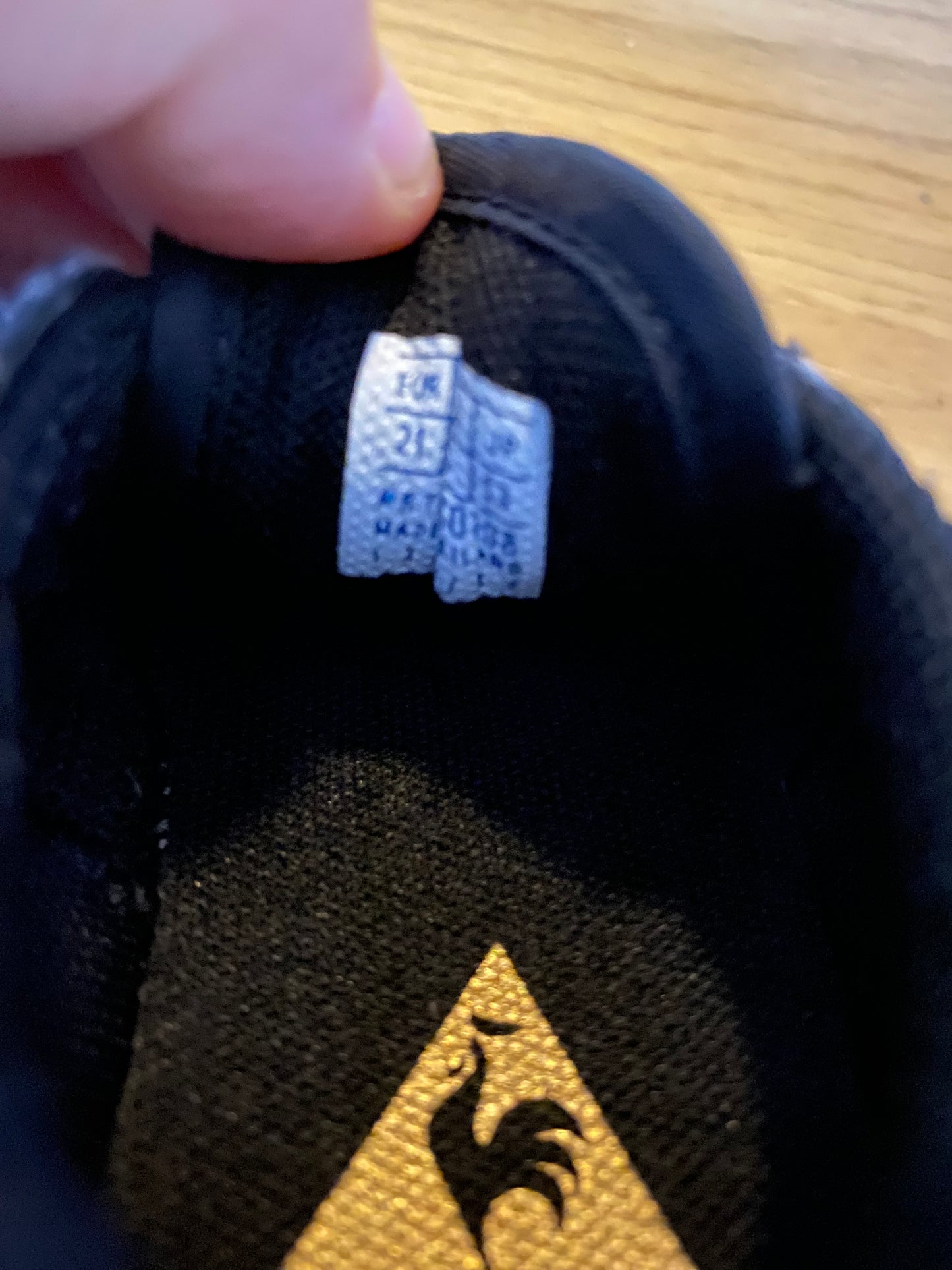 Baskets noir et doré – Taille 21 – Le Coq Sportif