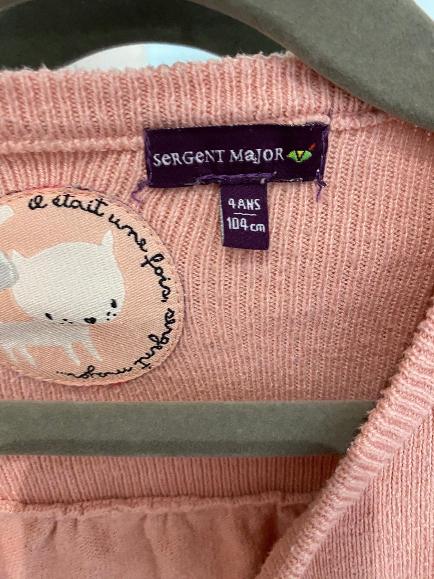 Ensemble rose chat 4 ans