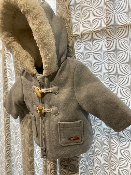 🧥 Duffle-coat gris fourré blanc – Kiabi – 3 mois
