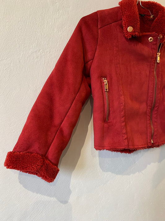 perfecto rouge effet daim avec moumoute – 6 ans – IKKS ❤️