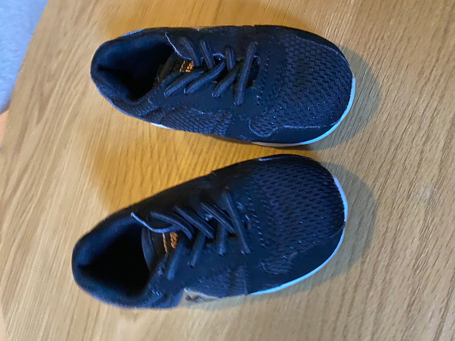 Baskets noir et doré – Taille 21 – Le Coq Sportif