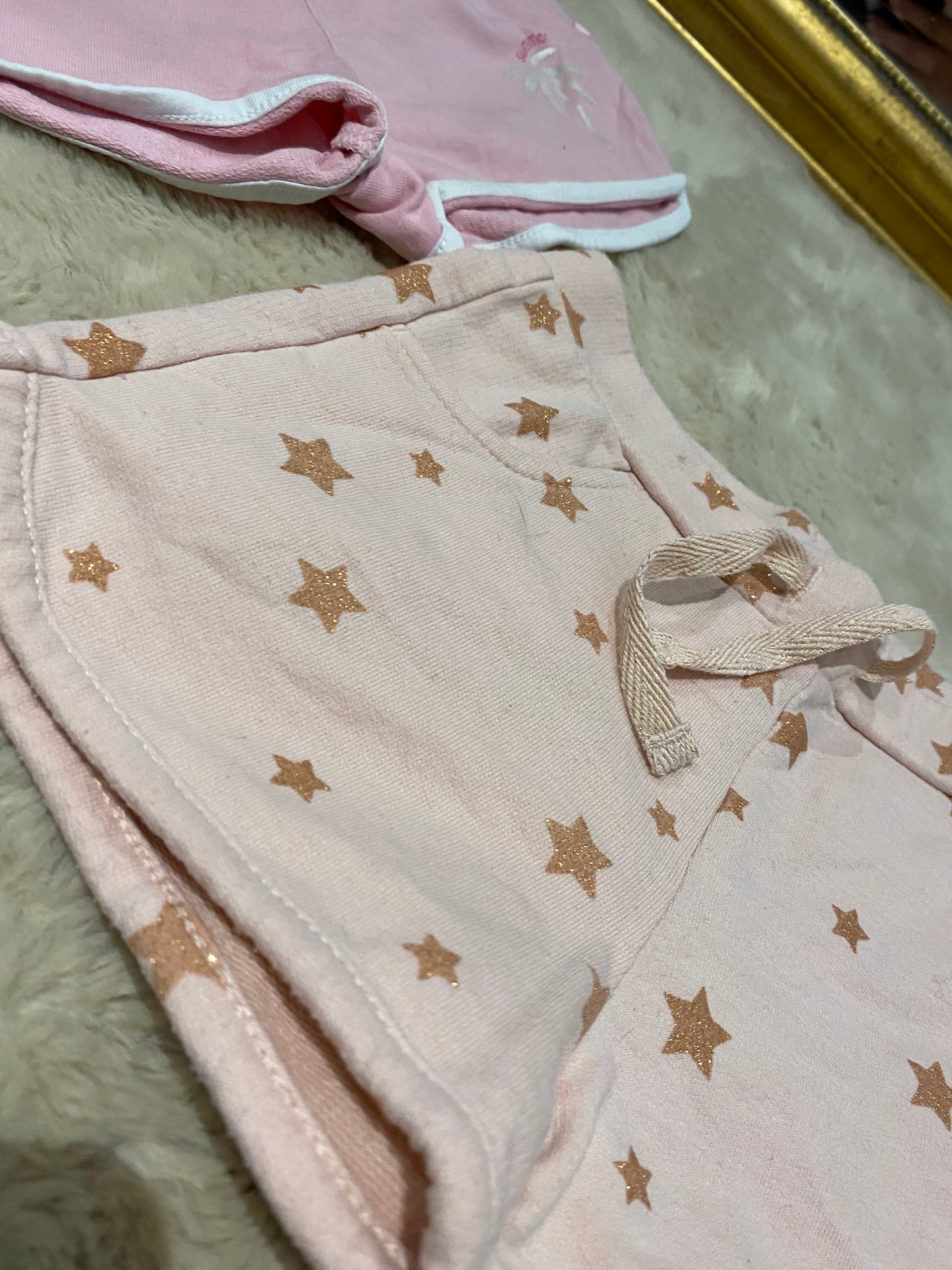 🎀 Lot 2 shorts roses effet jogging – Kiabi – 4 ans